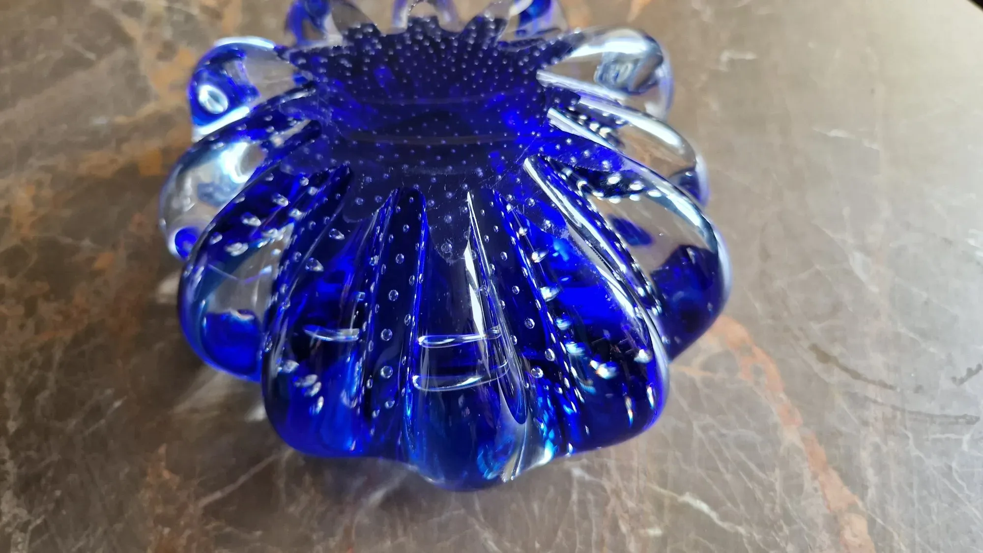 Blue Art Glass Bowl with Bullicante Bubbles - Image 5