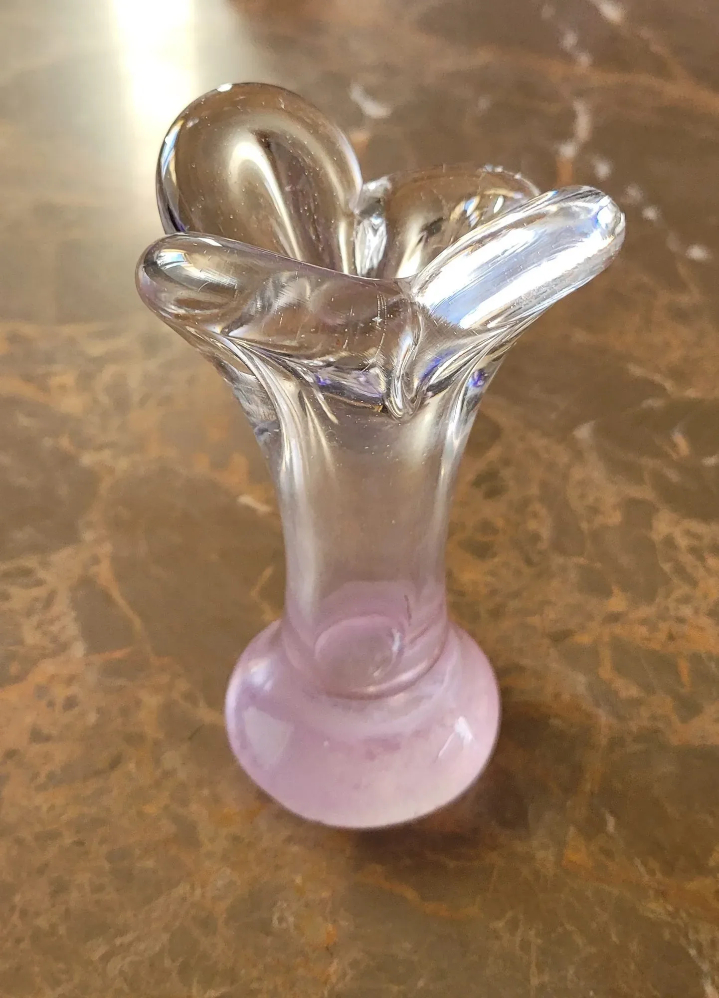 Vintage Glasobjekt med Lila Fot, Blommande Design