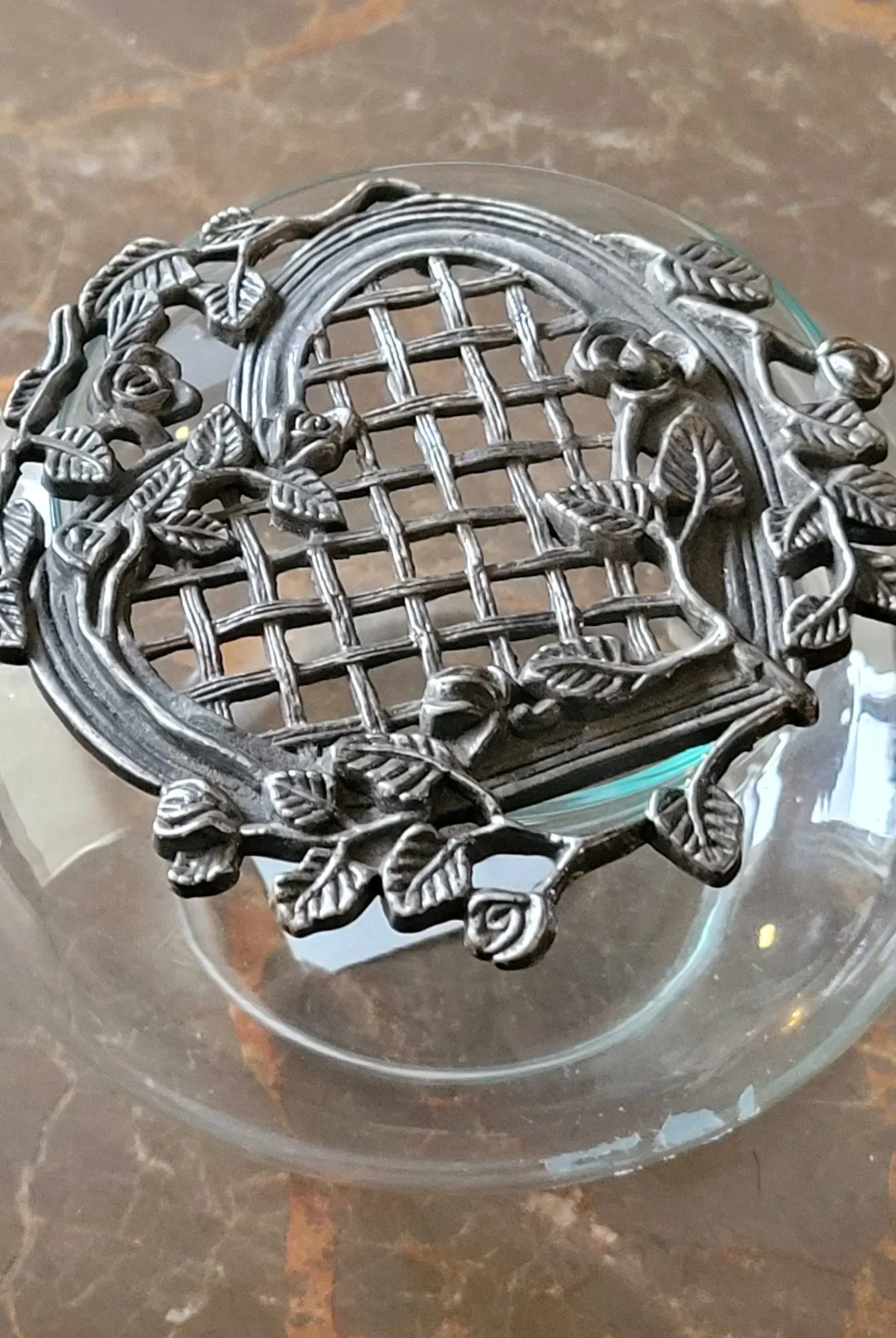 Glass Vase with Romantic Rose Lid - Image 5