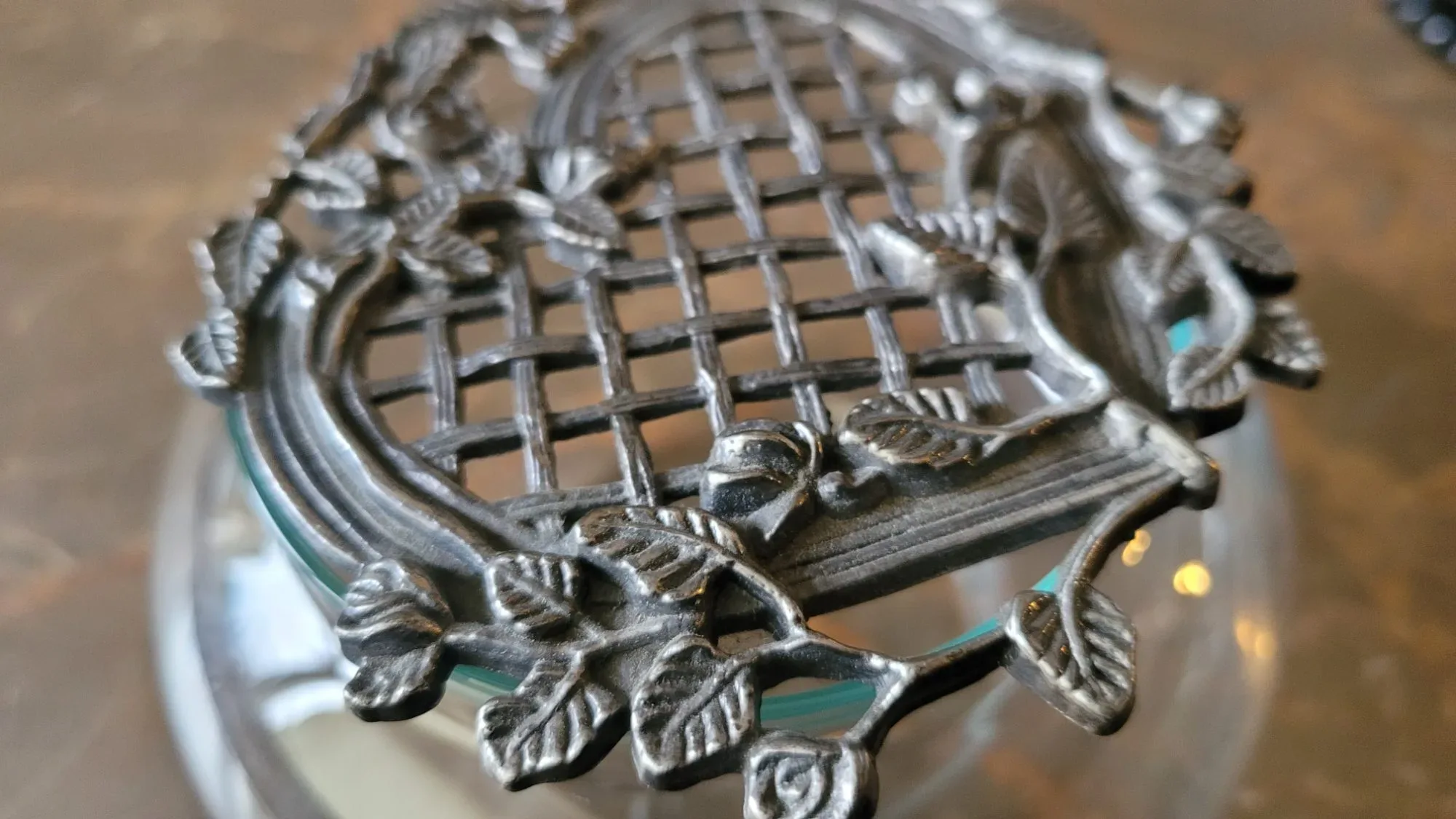 Glass Vase with Romantic Rose Lid - Image 3