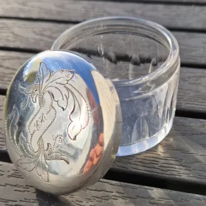 Vintage Glasburk med Graverat Silverfärgat Lock