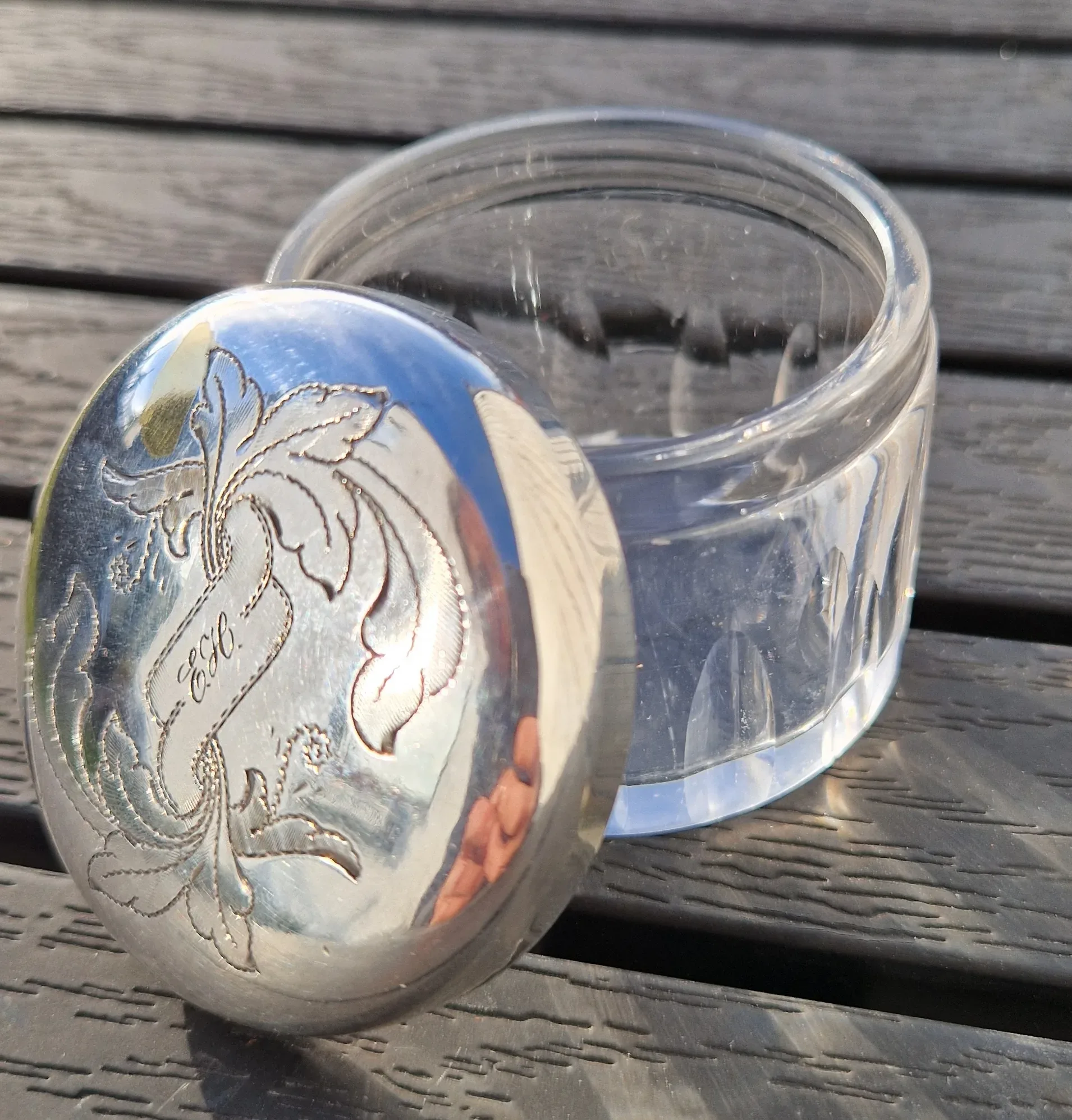 Vintage Glasburk med Graverat Silverfärgat Lock