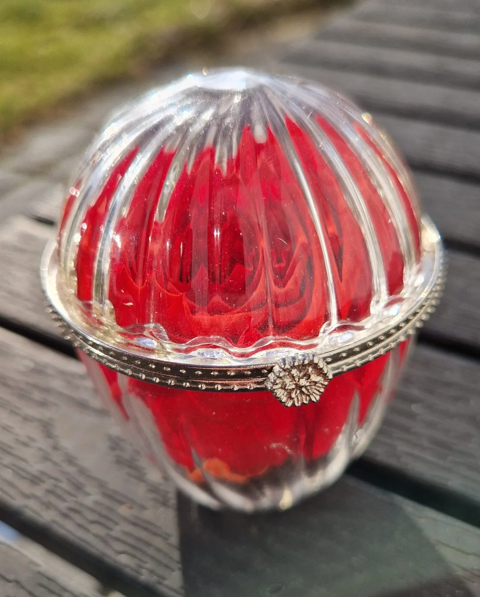 Vintage Glasask med Röd Ros – Smyckeskrin