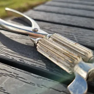 Justerbar Nötknäppare i Vintage Metall