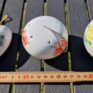 Charmigt set med vintage porslinsocarinas, 3 st