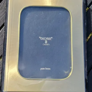 Elegant Fotoram 'Gloria' i Ren Mässing från Joyden