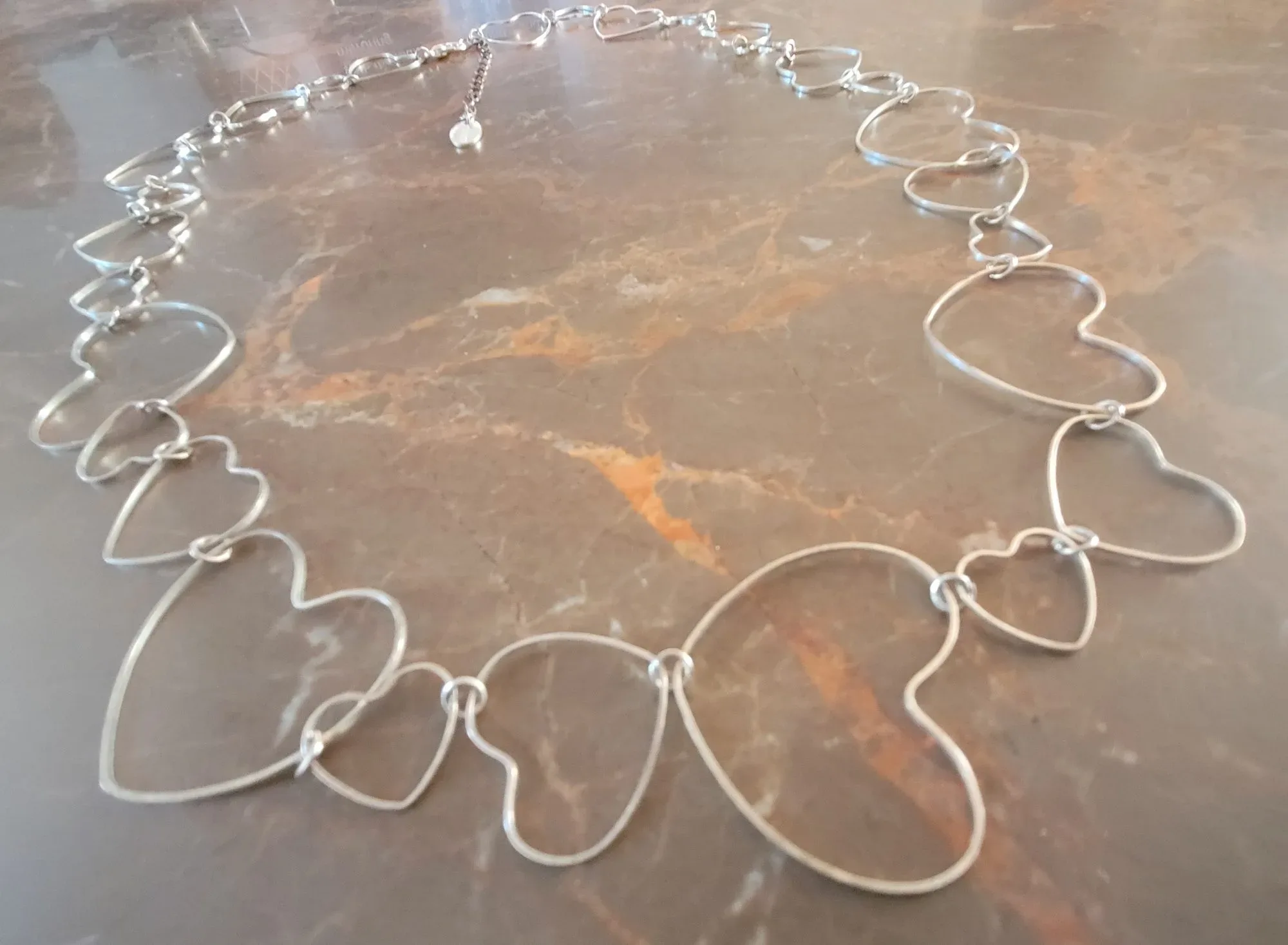 Mimonini Halsband med Hjärtan – Silverfärgat Vintage