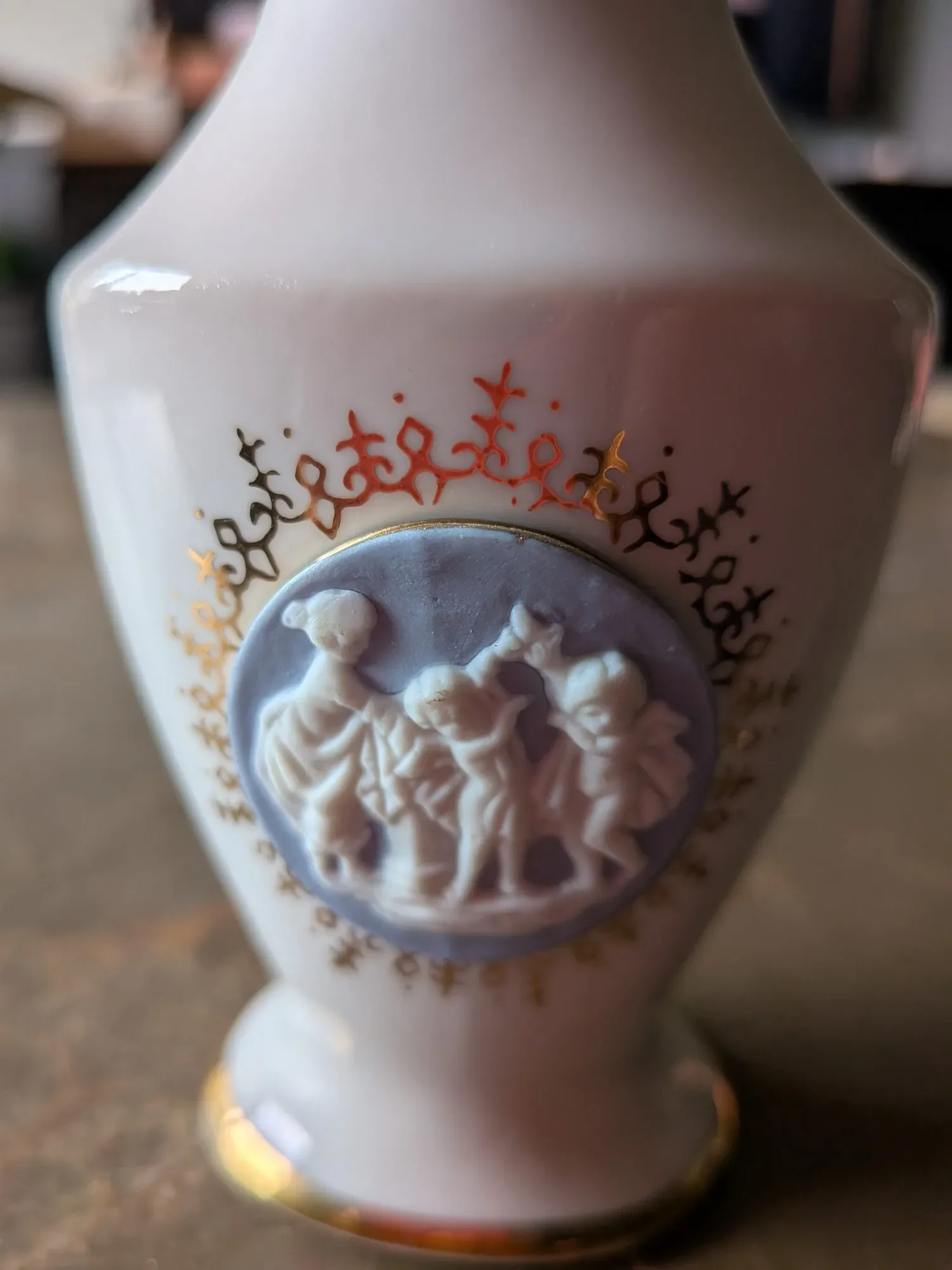 Elegant Porcelain Mini Vase with Classic Decor - Image 5