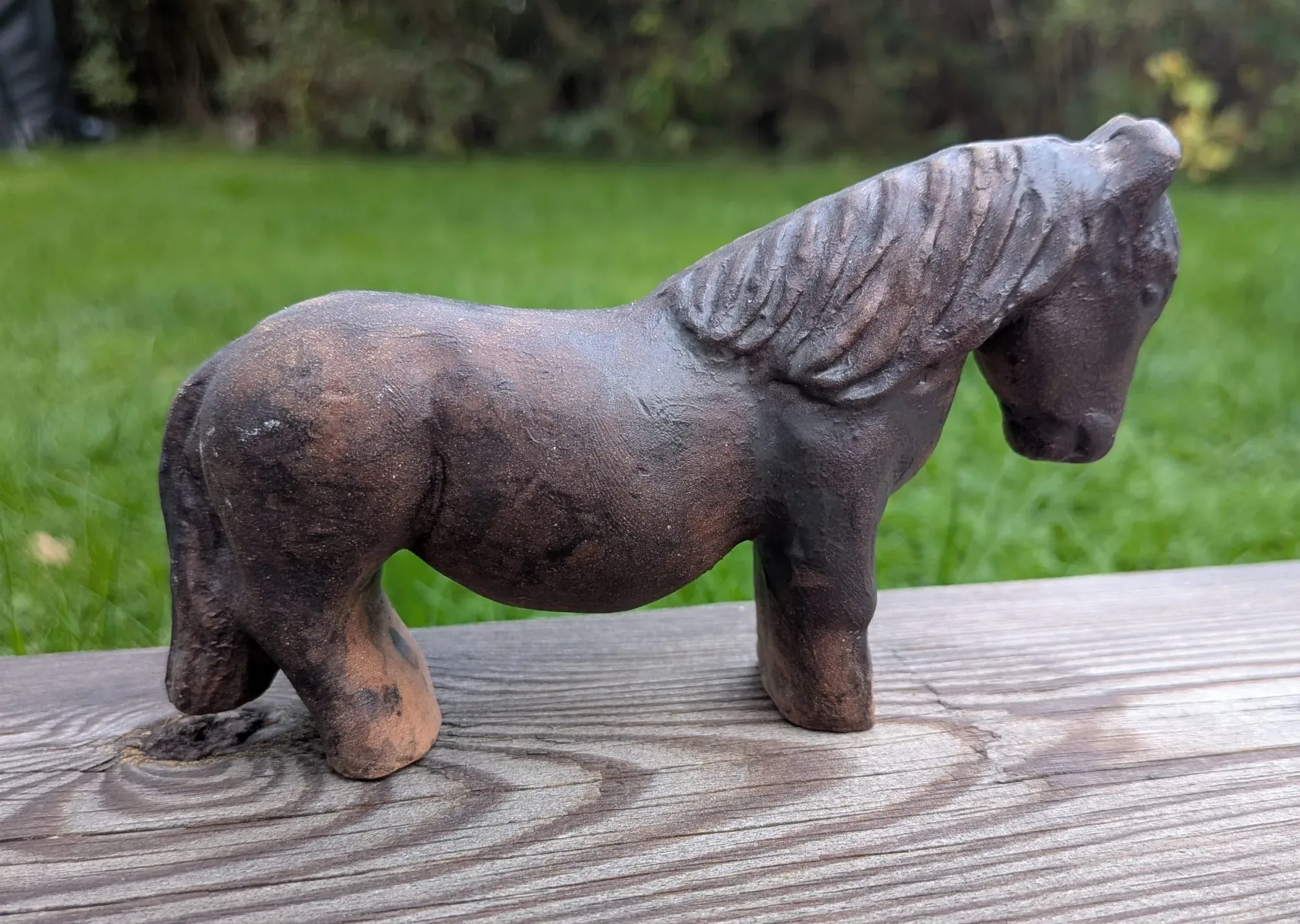Wisby Keramikhäst – Rustik Vintagefigur