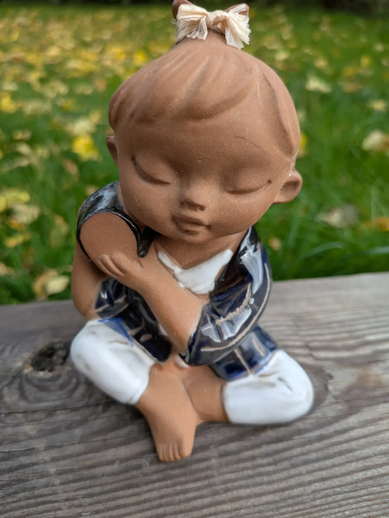 Charmig Vintage Keramikfigur – Sovande Barn