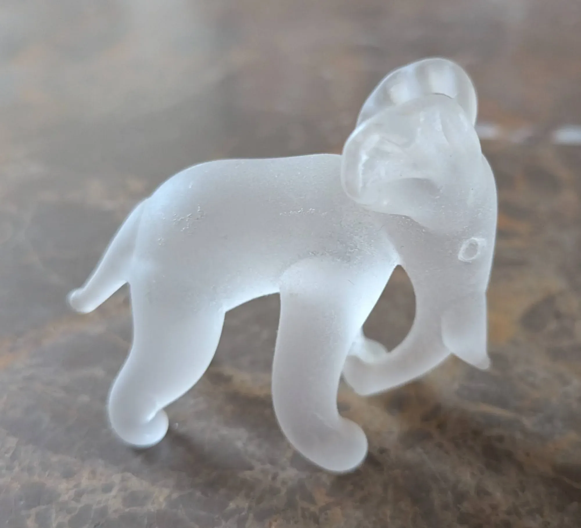 Frostat Glas Elefantfigur – Charmig Vintage Prydnad