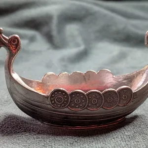 Vintage Tennbåt – Dekorativ Vikingaskål