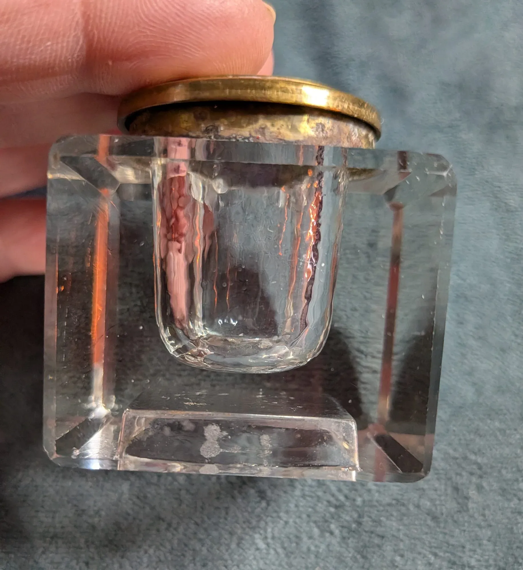 Antique Faceted Glass Inkwell with Brass Lid – Marked 'GESCH.' - Image 9