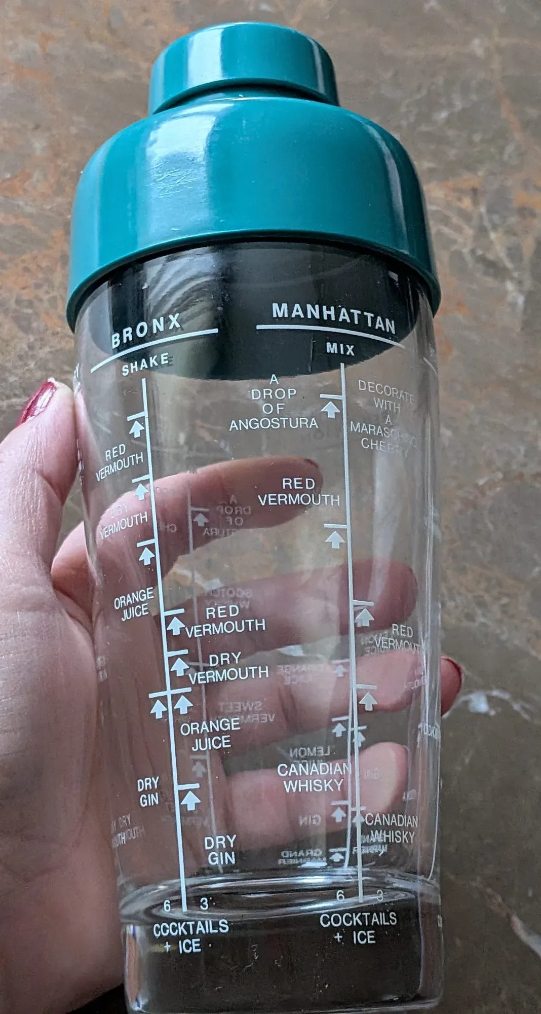 Vintage Cocktailshaker med Recept – Retro Hemmabar