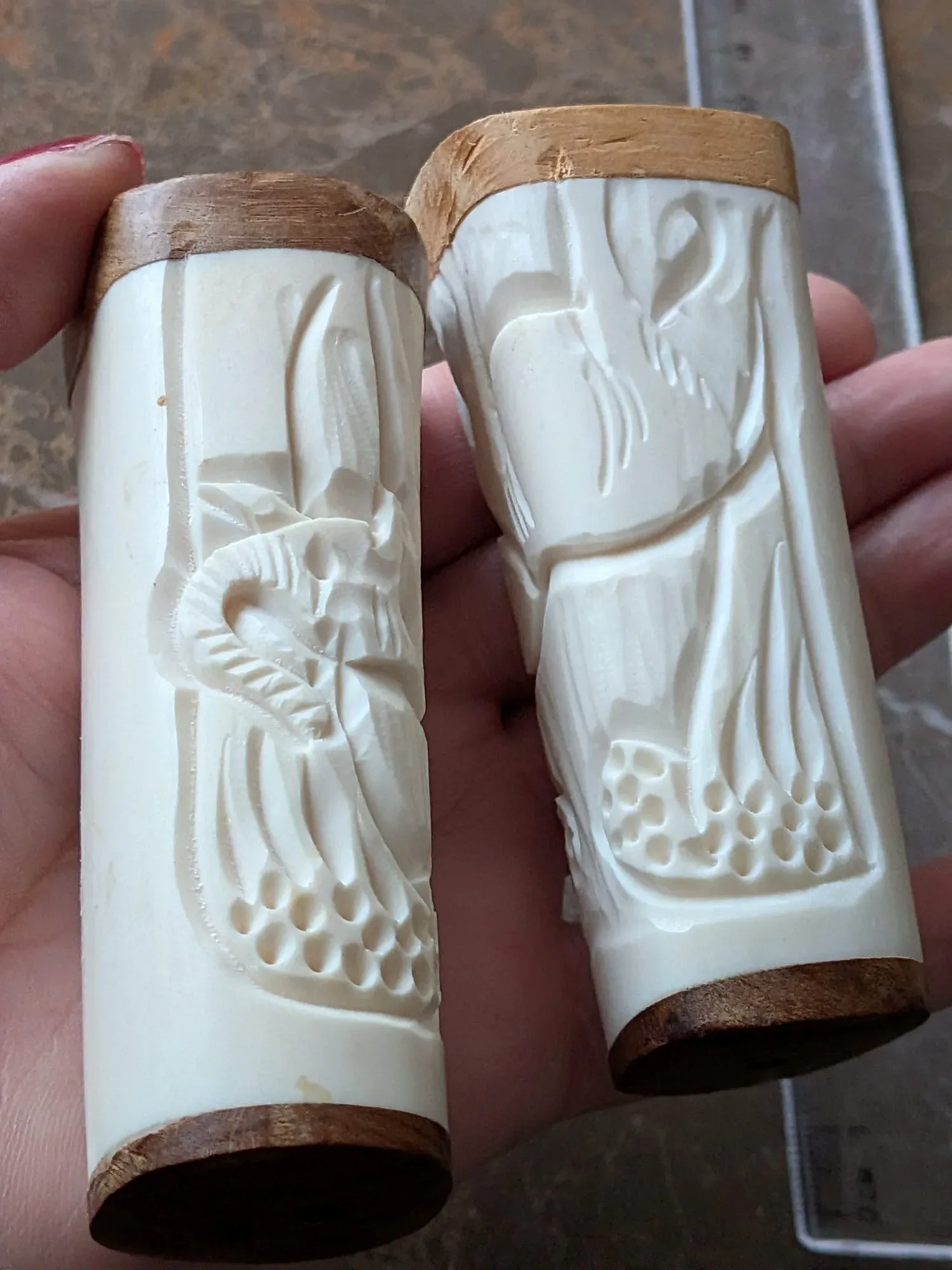 Vintage Handskurna Salt- & Pepparkar med Elefantmotiv - Bild 3