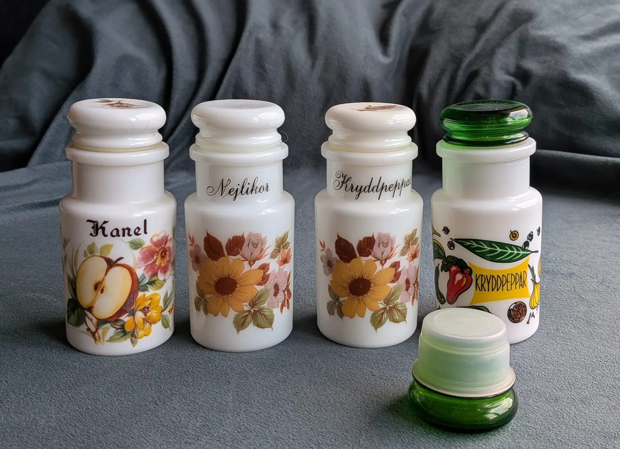 Vintage Kryddburkar i Mjölkglas – Blandade Motiv