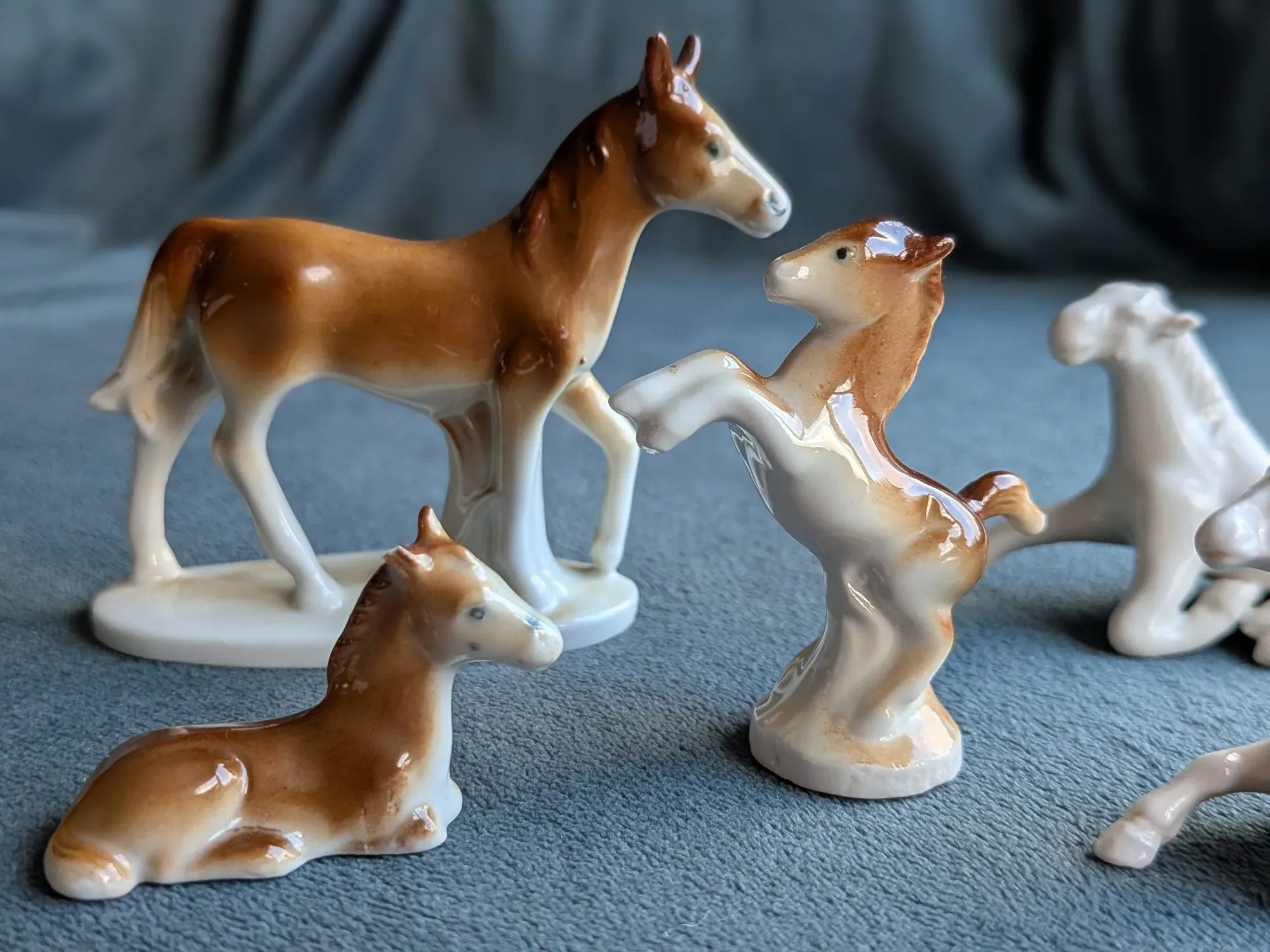 Charming Ceramic Horse Figurines – Set of 5 - Image 9
