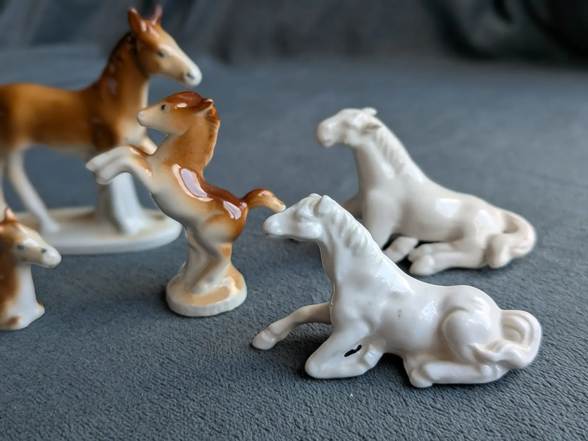Charming Ceramic Horse Figurines – Set of 5 - Image 8