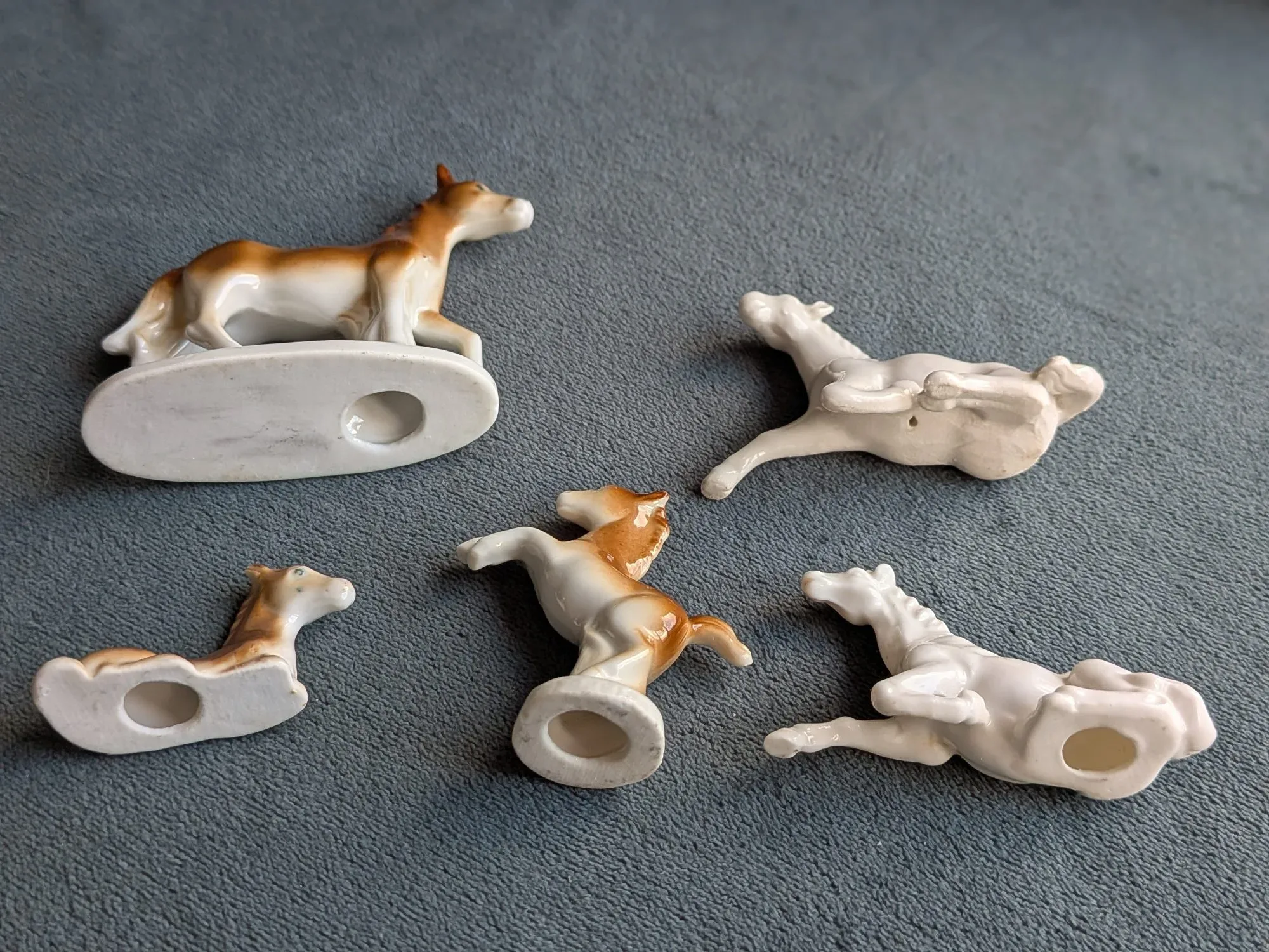 Charming Ceramic Horse Figurines – Set of 5 - Image 7