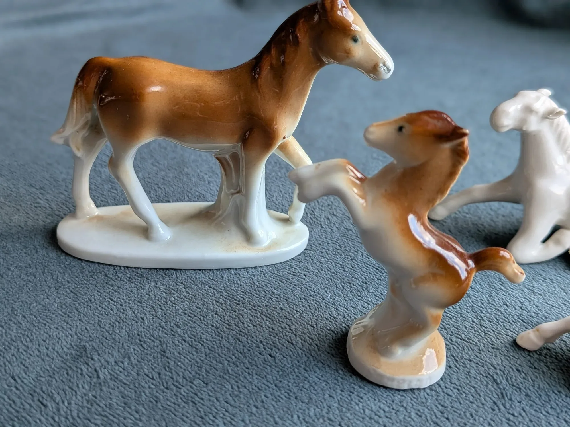 Charming Ceramic Horse Figurines – Set of 5 - Image 5