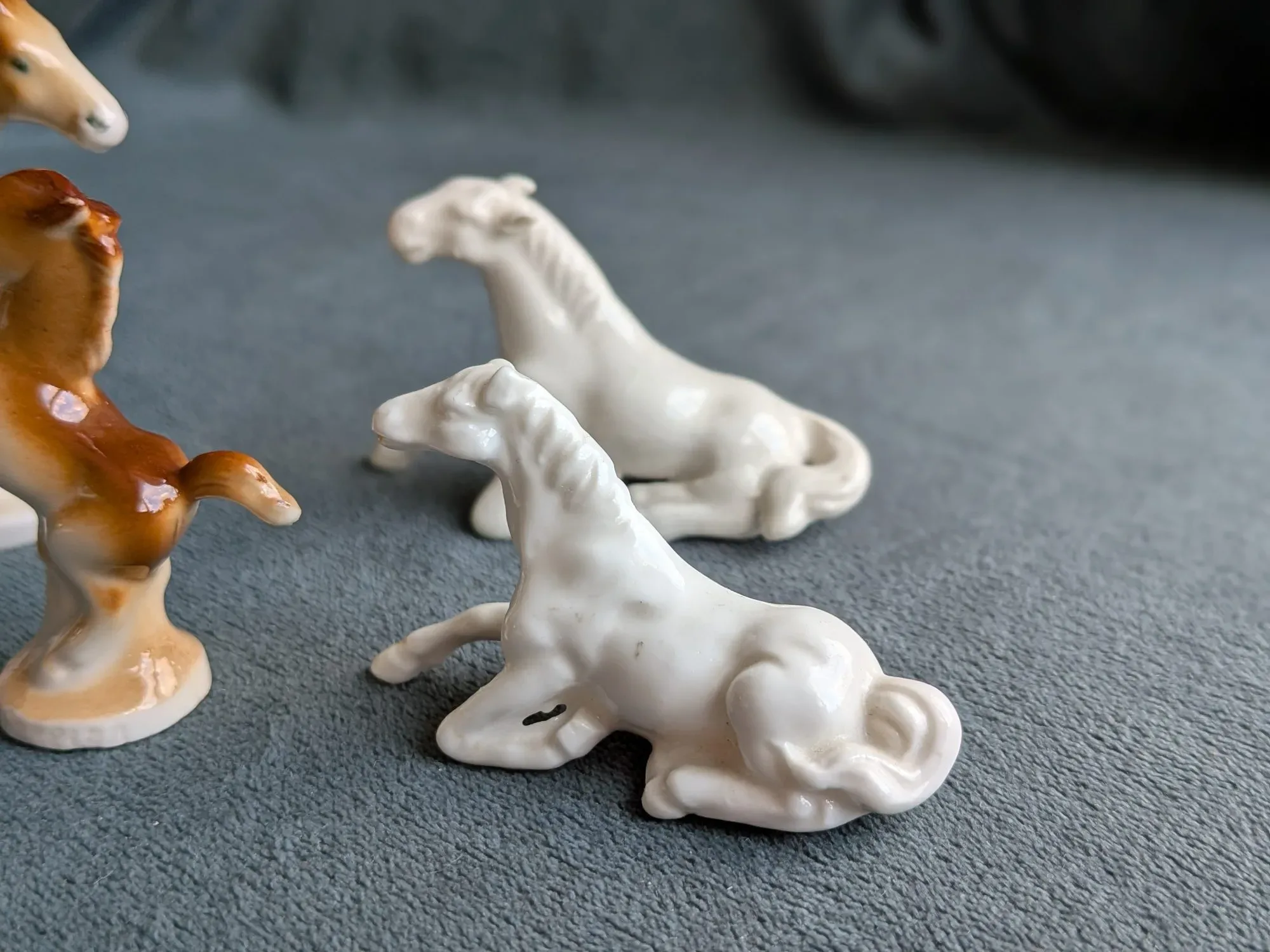 Charming Ceramic Horse Figurines – Set of 5 - Image 4