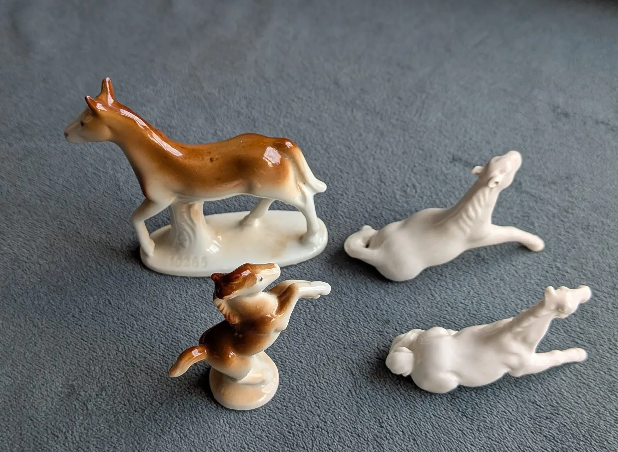 Charming Ceramic Horse Figurines – Set of 5 - Image 3