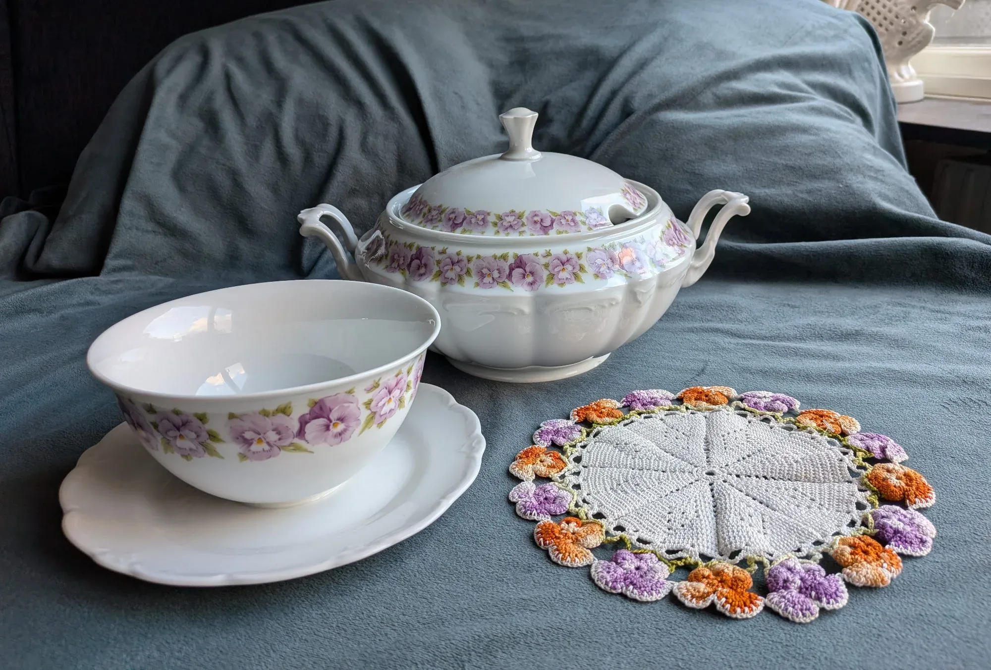 Vintage Soppterrin & Skålset med Penséer