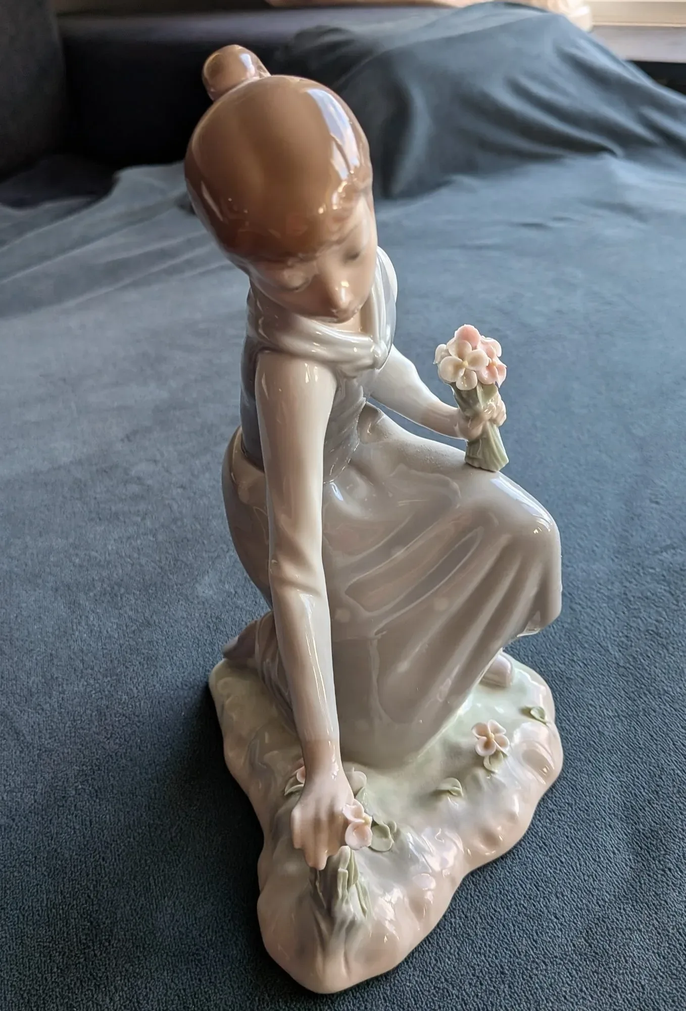 Lladro Figurine Girl with Flowers - Image 9
