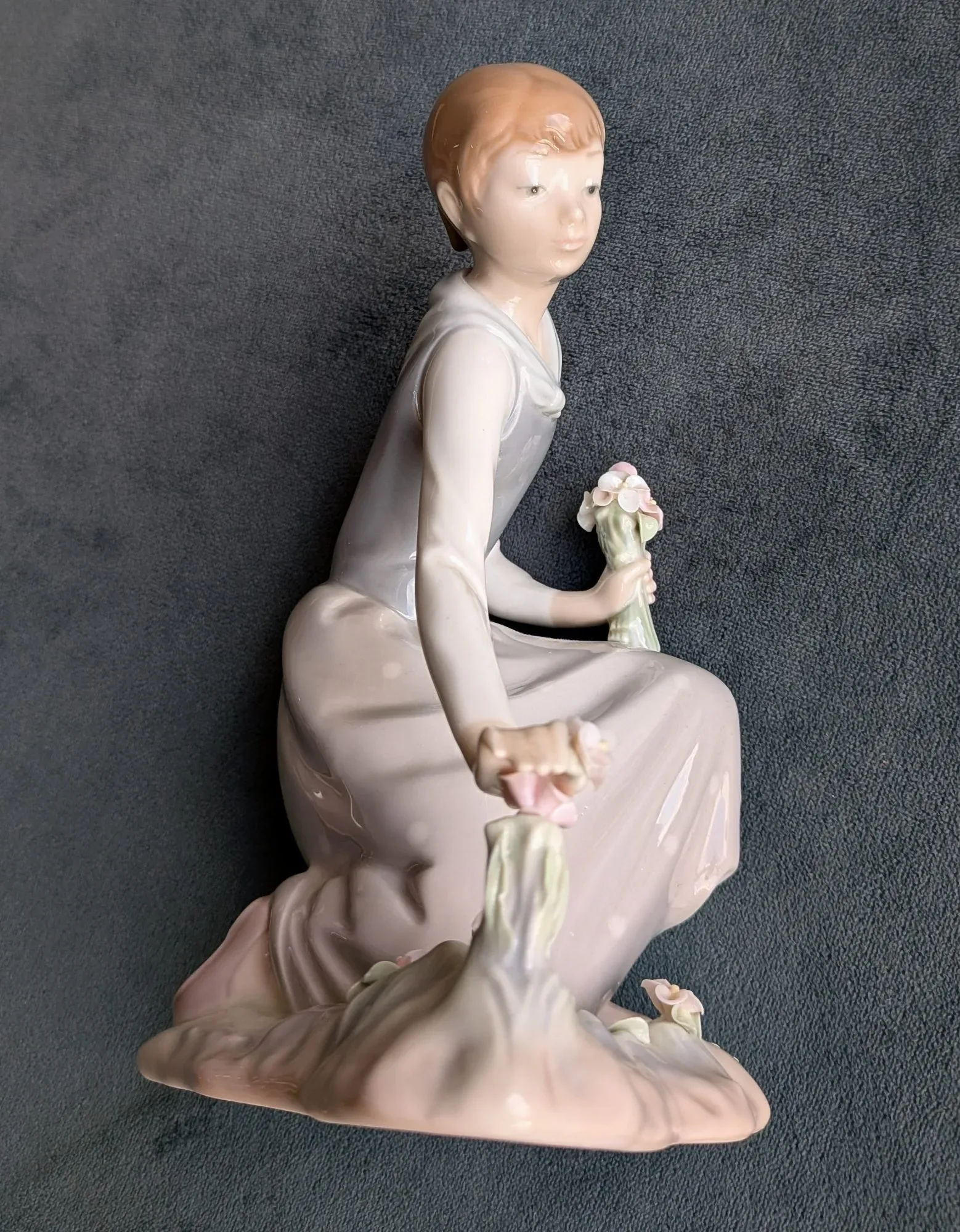Lladro Figurine Girl with Flowers - Image 6