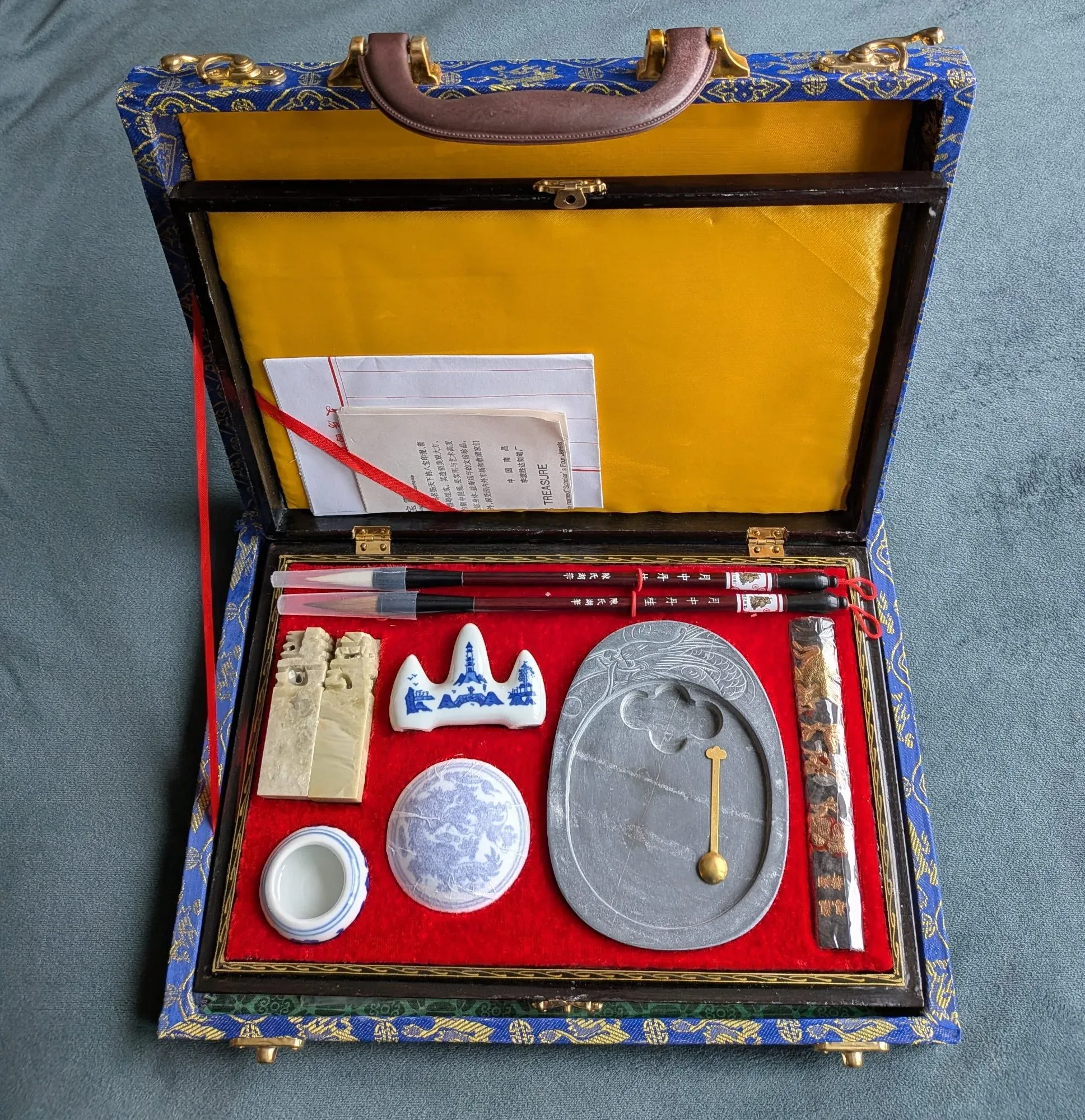 Exklusivt Vintage Kalligrafi Set – Kinesiskt Hantverk i Lyxig Ask