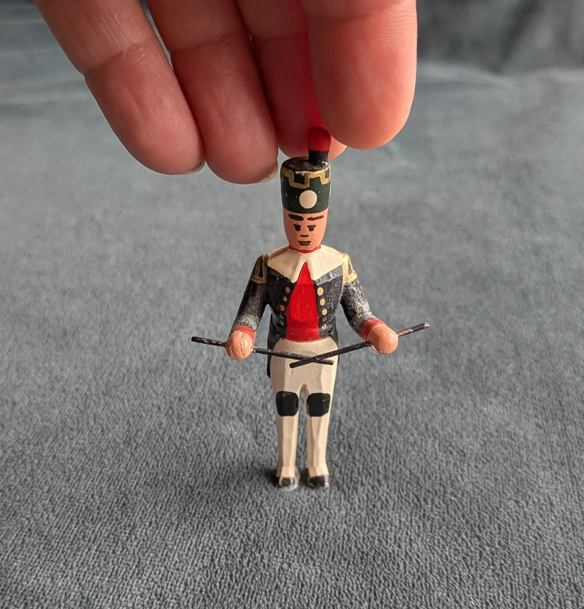 Vintage Träfigur Trumslagare – Handmålad Soldat