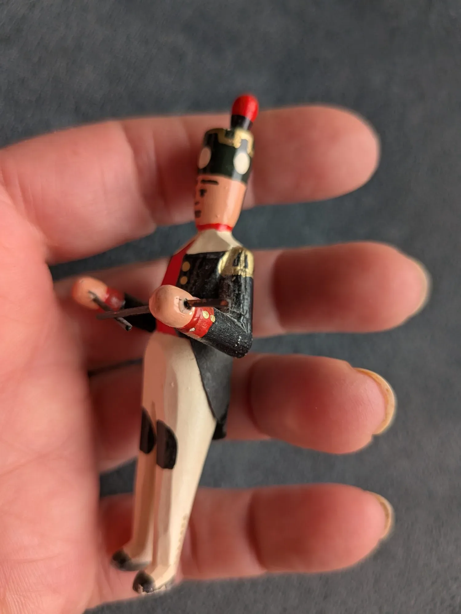Vintage Träfigur Trumslagare – Handmålad Soldat - Bild 3