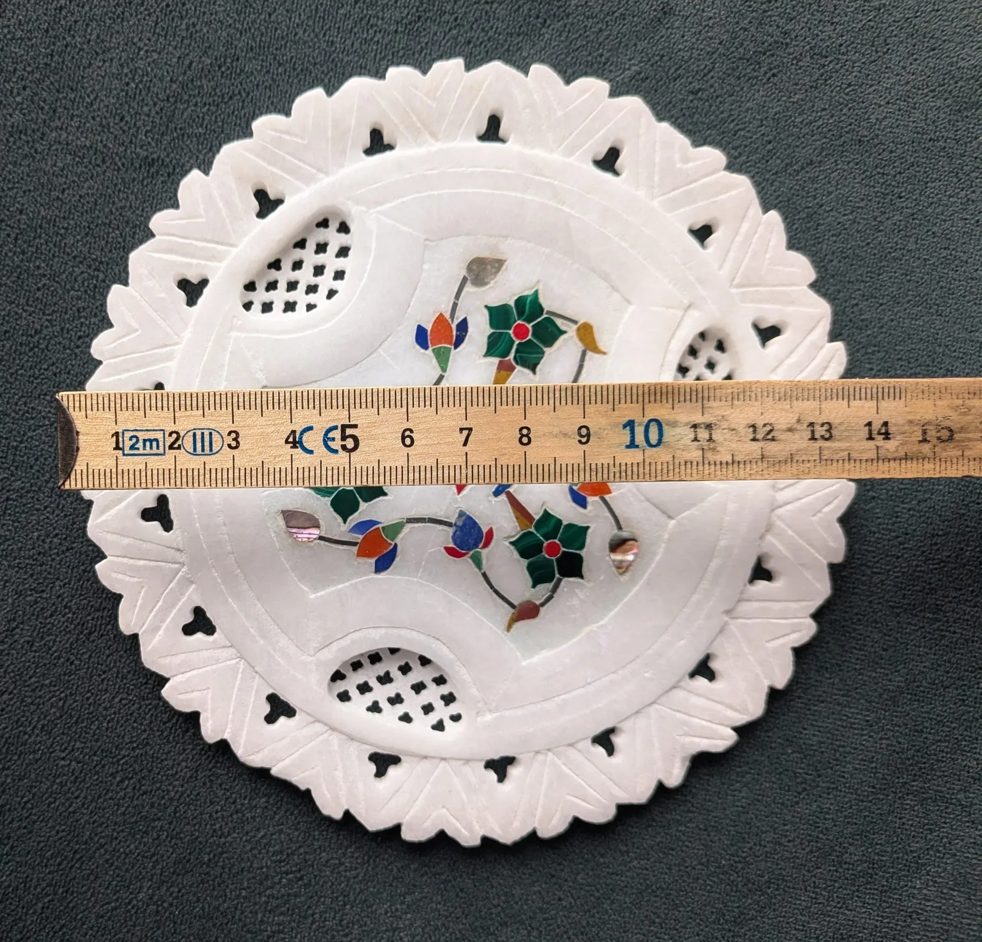 Hand-Carved Marble Plate with Stone Intarsia in Velvet Case - Image 5