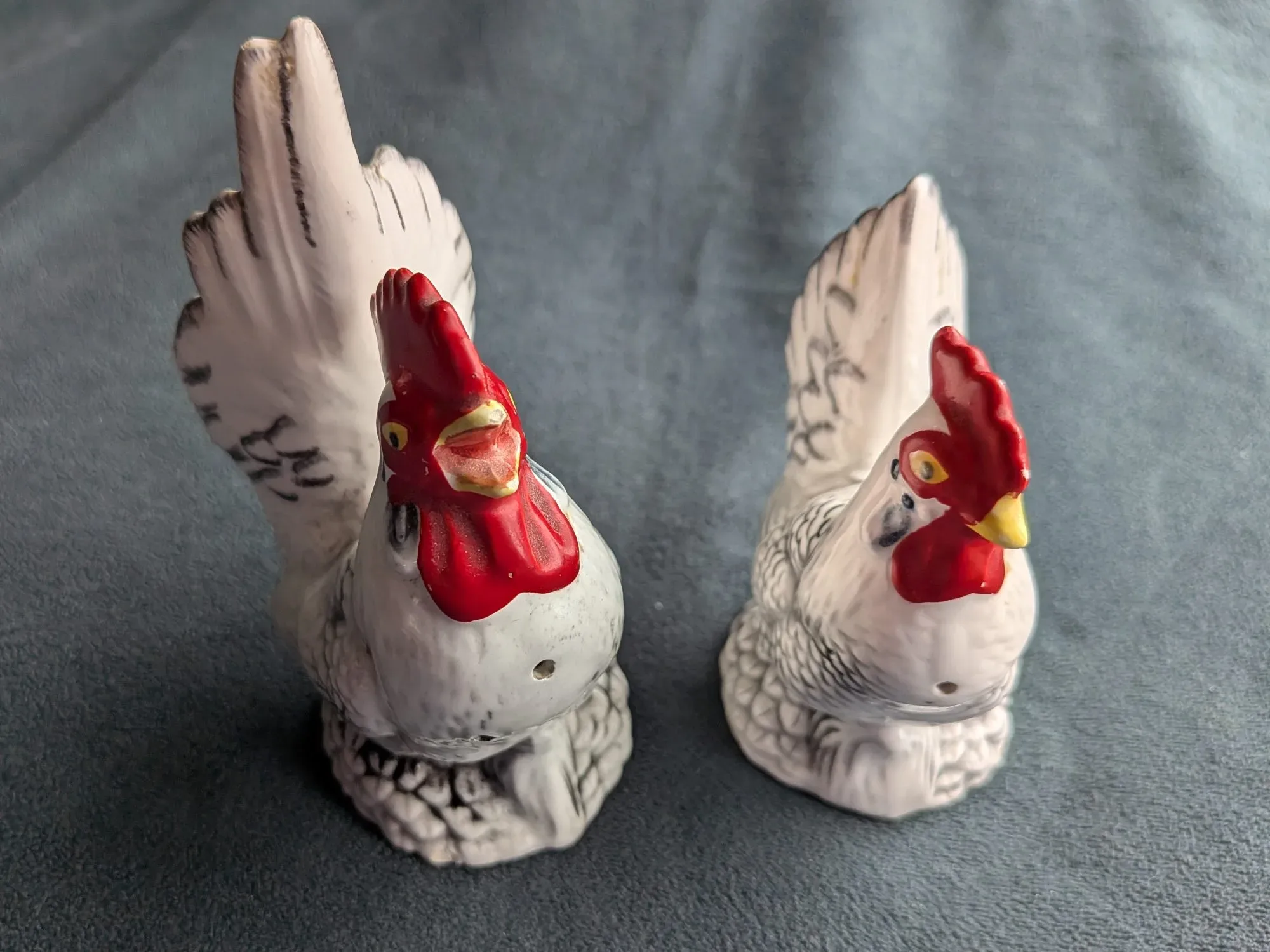 Charmiga tuppar i keramik – Salt- och pepparströare - Bild 8