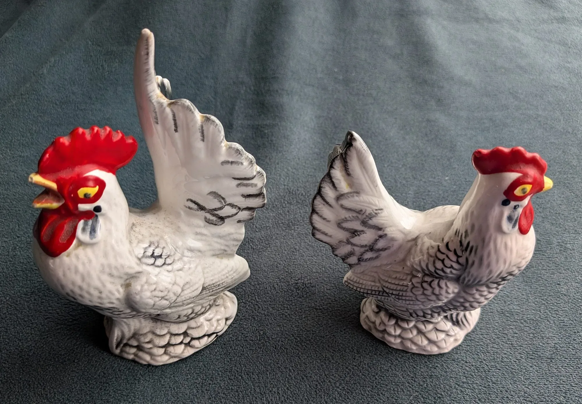 Charmiga tuppar i keramik – Salt- och pepparströare - Bild 5