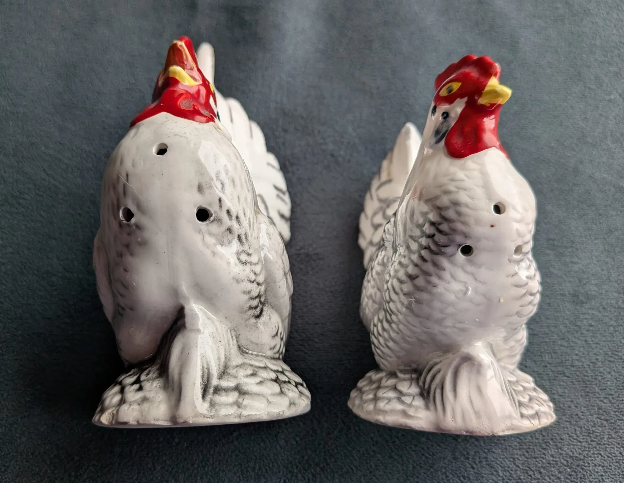 Charmiga tuppar i keramik – Salt- och pepparströare - Bild 4