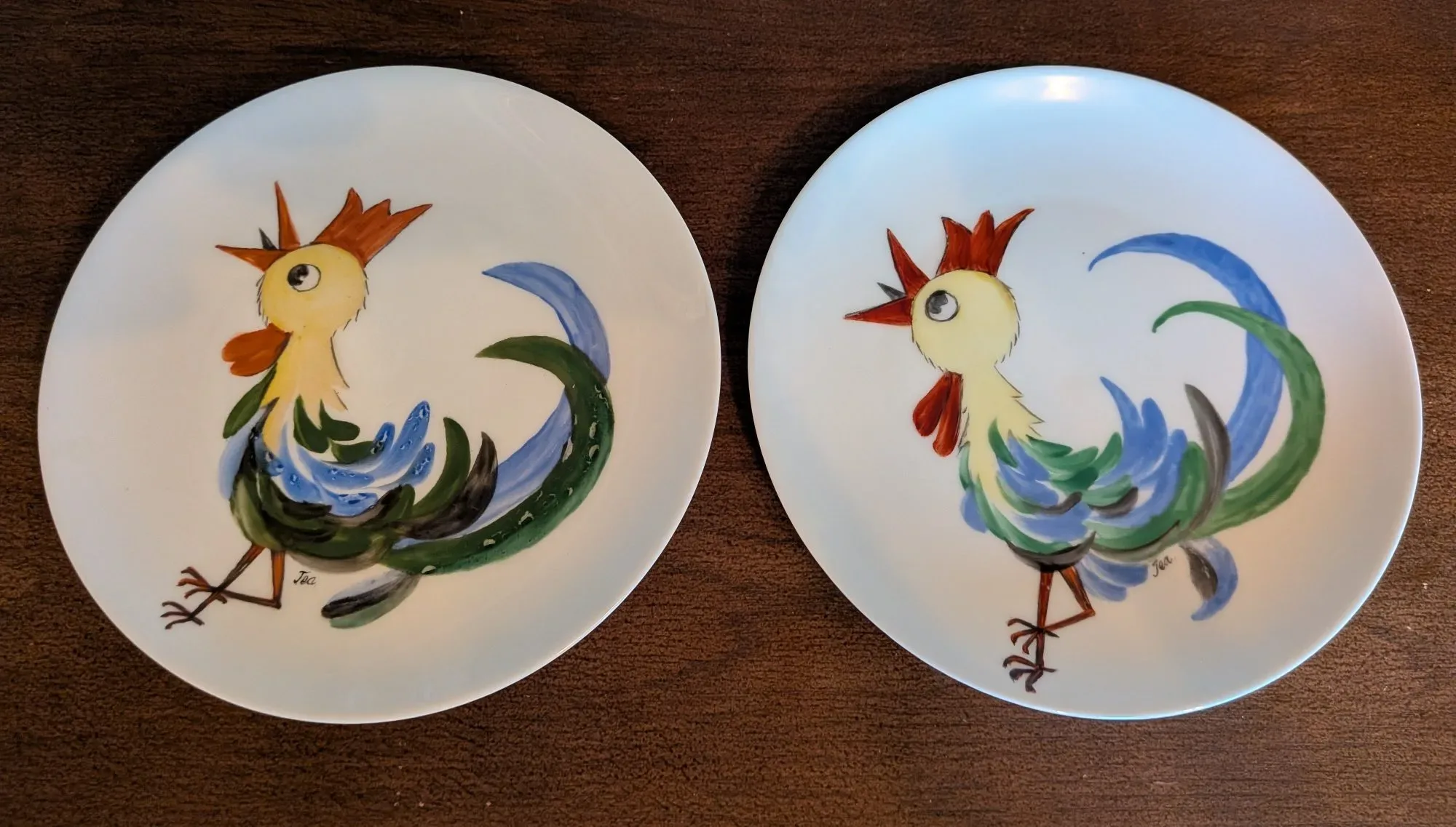 Vintage Handmålade Fat med Tuppar, Signerade Jea, 2 st
