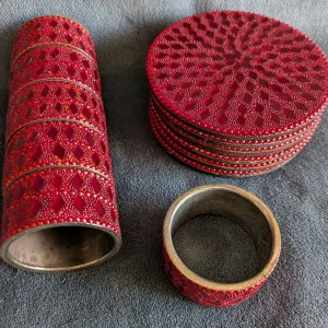 Vintage Set: Röda Handgjorda Underlägg & Servettringar (12 delar)