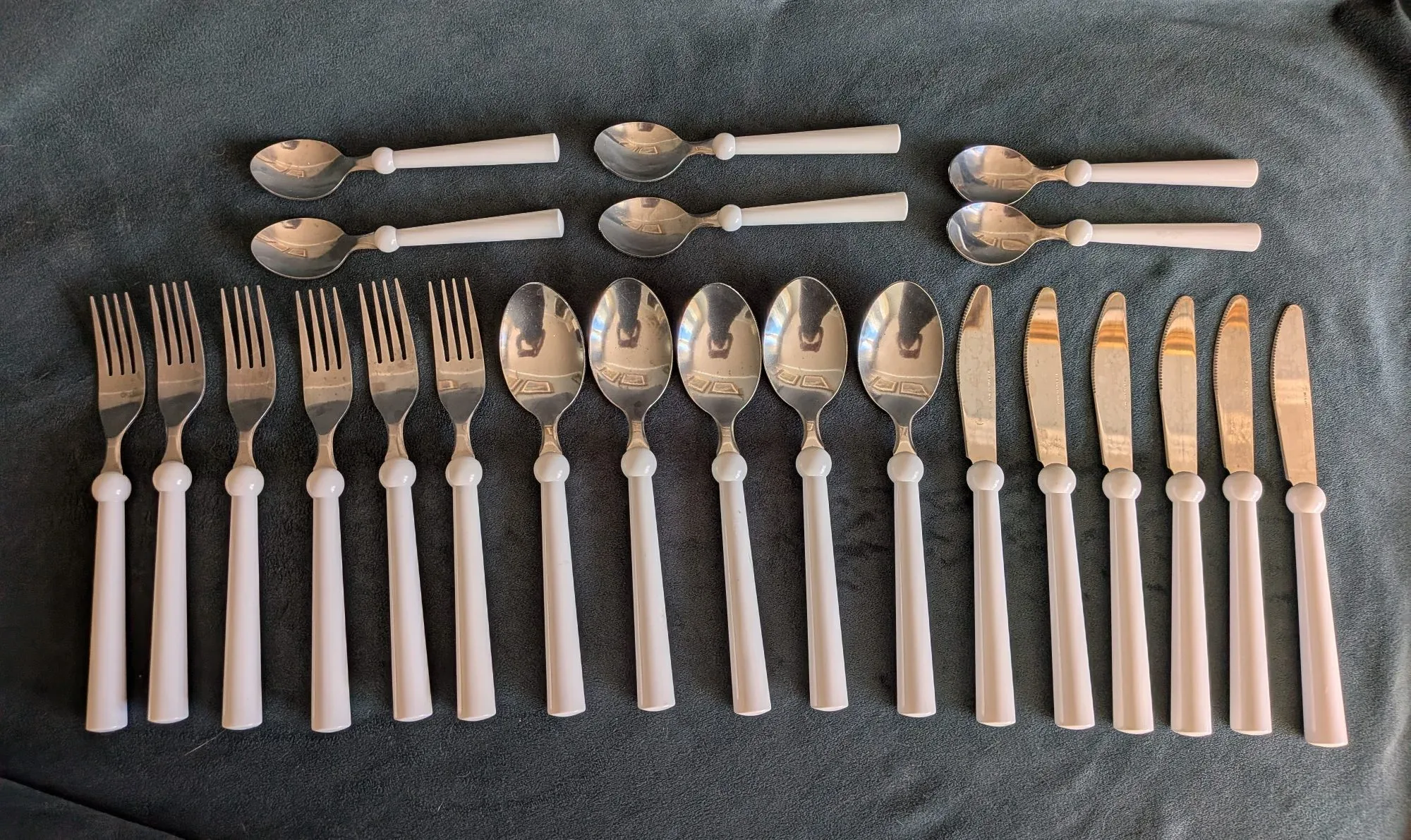 IKEA Vintage Bestickset – 23 Delar med Vita Handtag