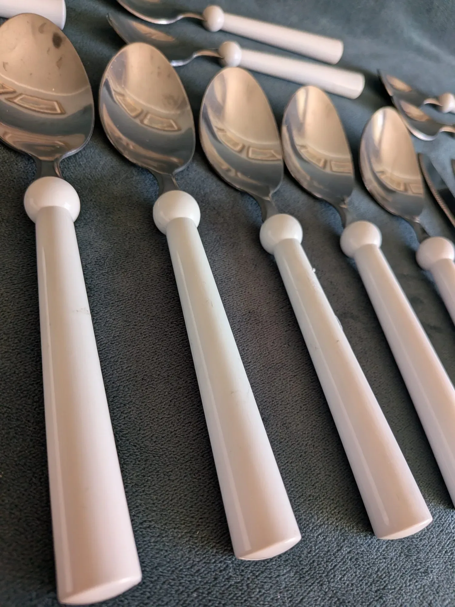 IKEA Vintage Bestickset – 23 Delar med Vita Handtag - Bild 4