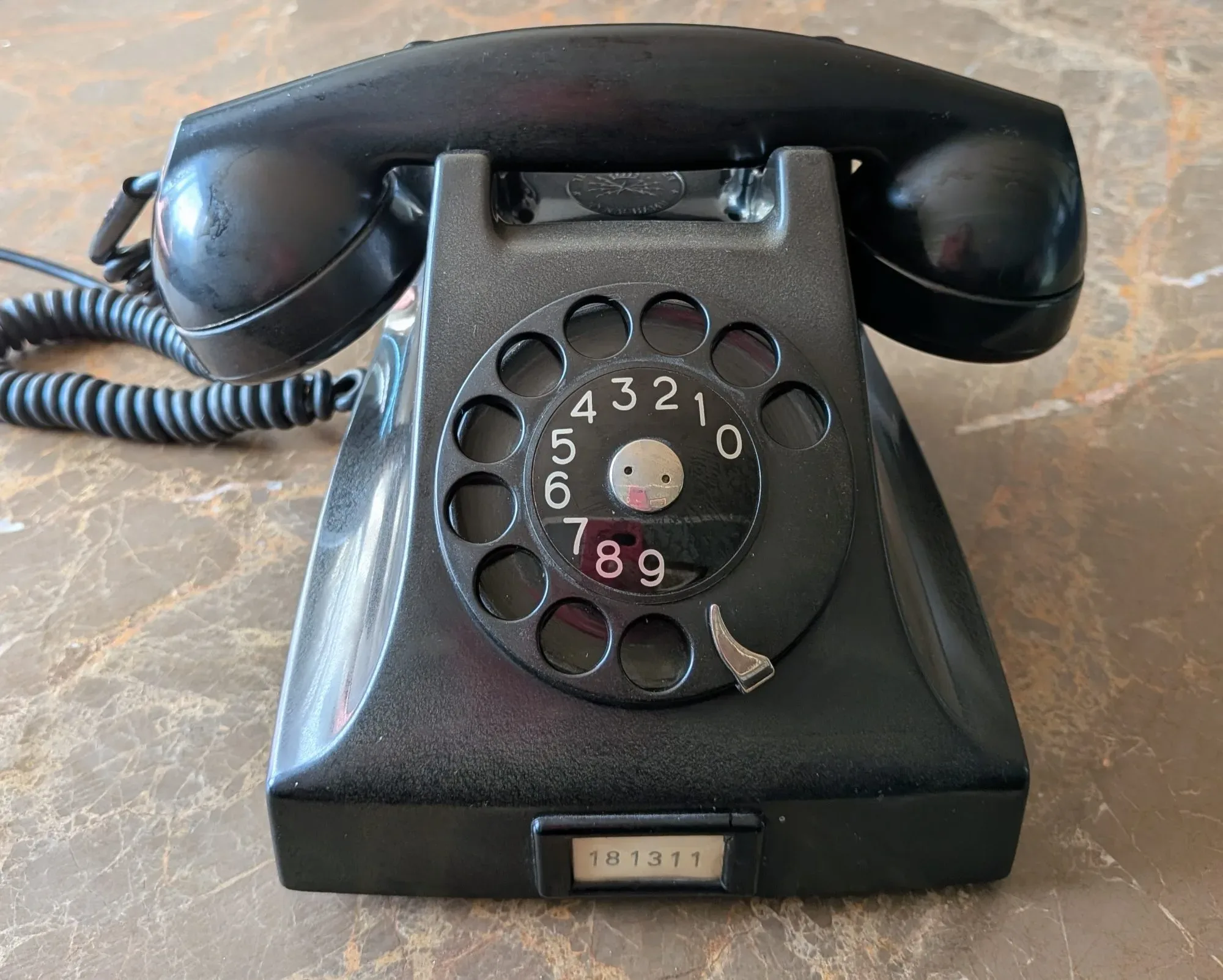Klassisk Svart Bakelittelefon – Vintage Televerket