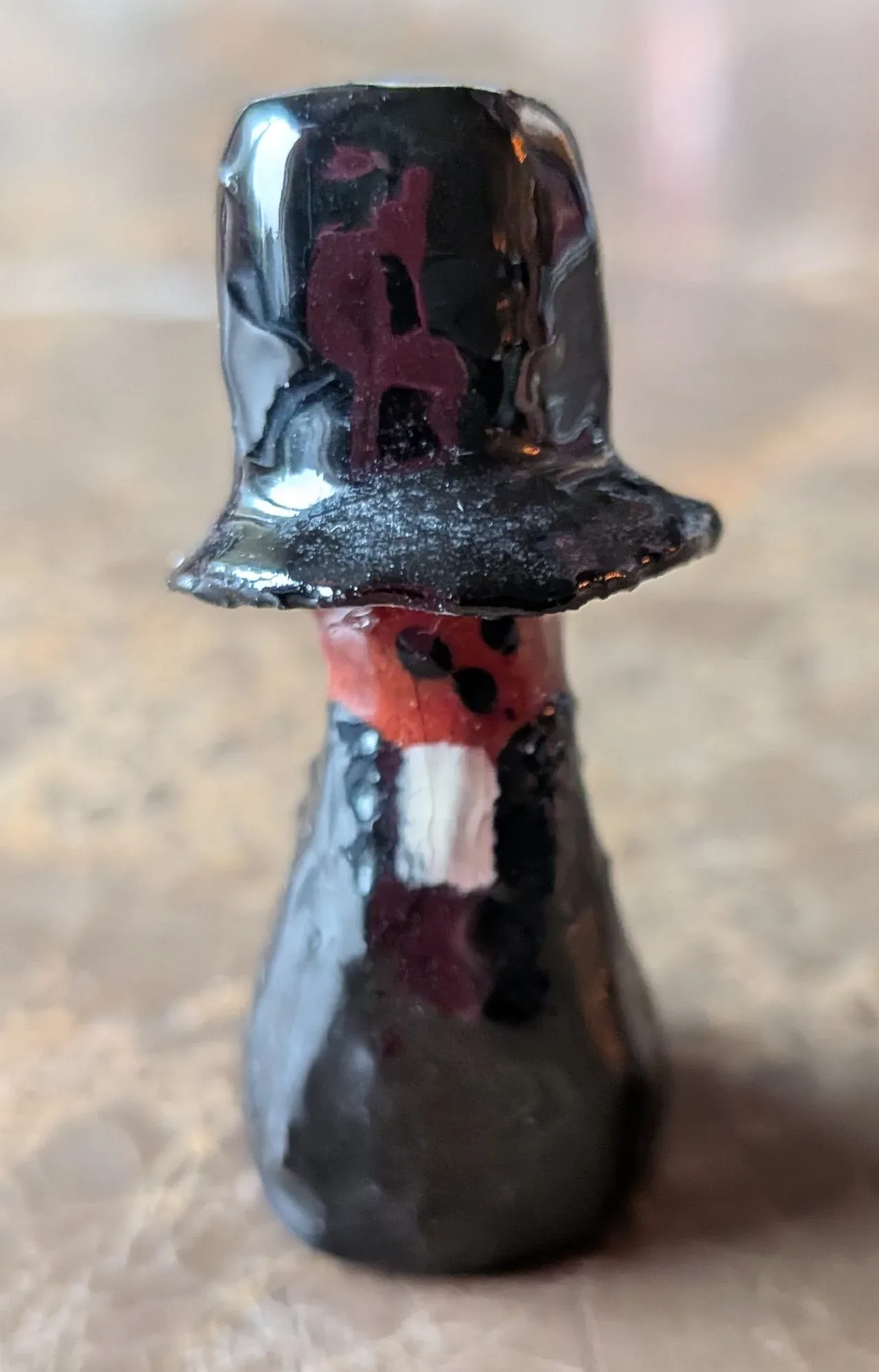 Charmig Vintage Keramikfigurin med Hög Hatt