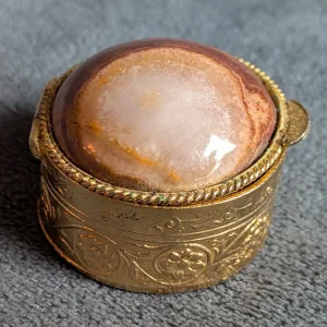 Vintage Dosa med Agatlock – Guldtonad Metall