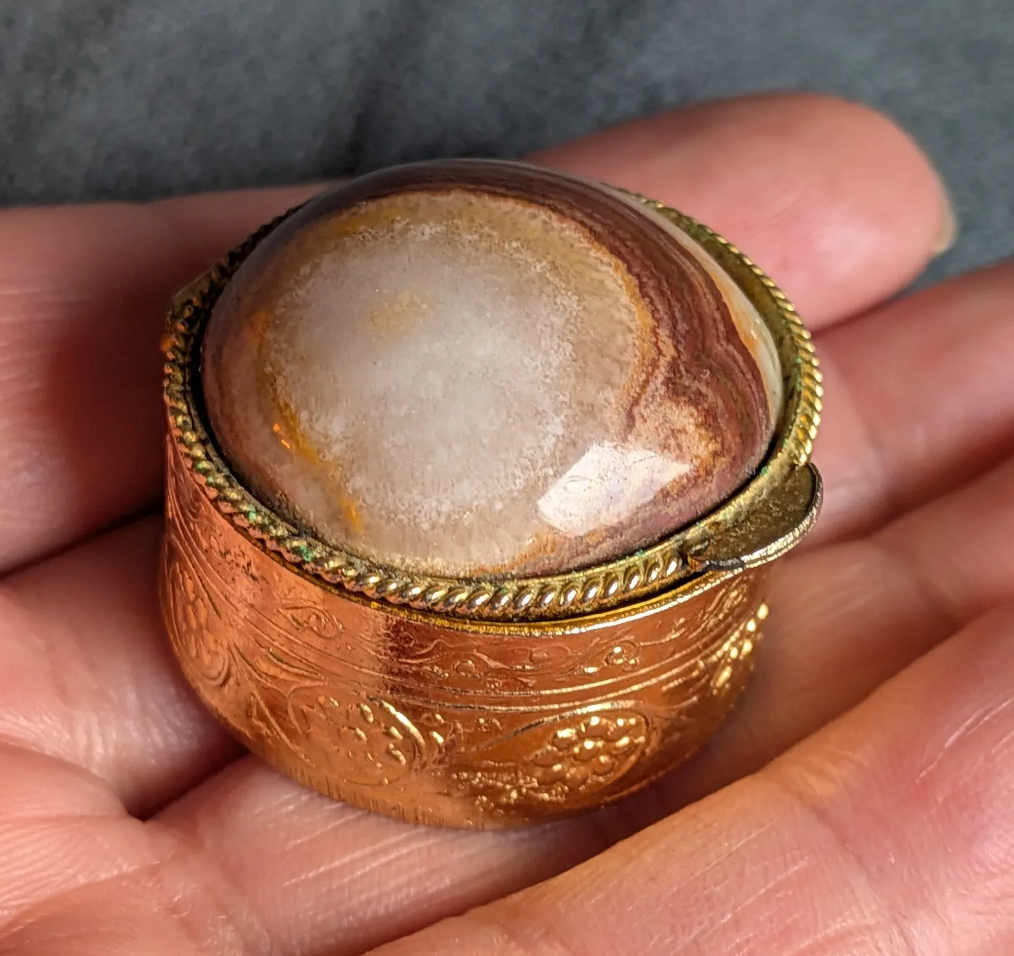 Vintage Dosa med Agatlock – Guldtonad Metall - Bild 4