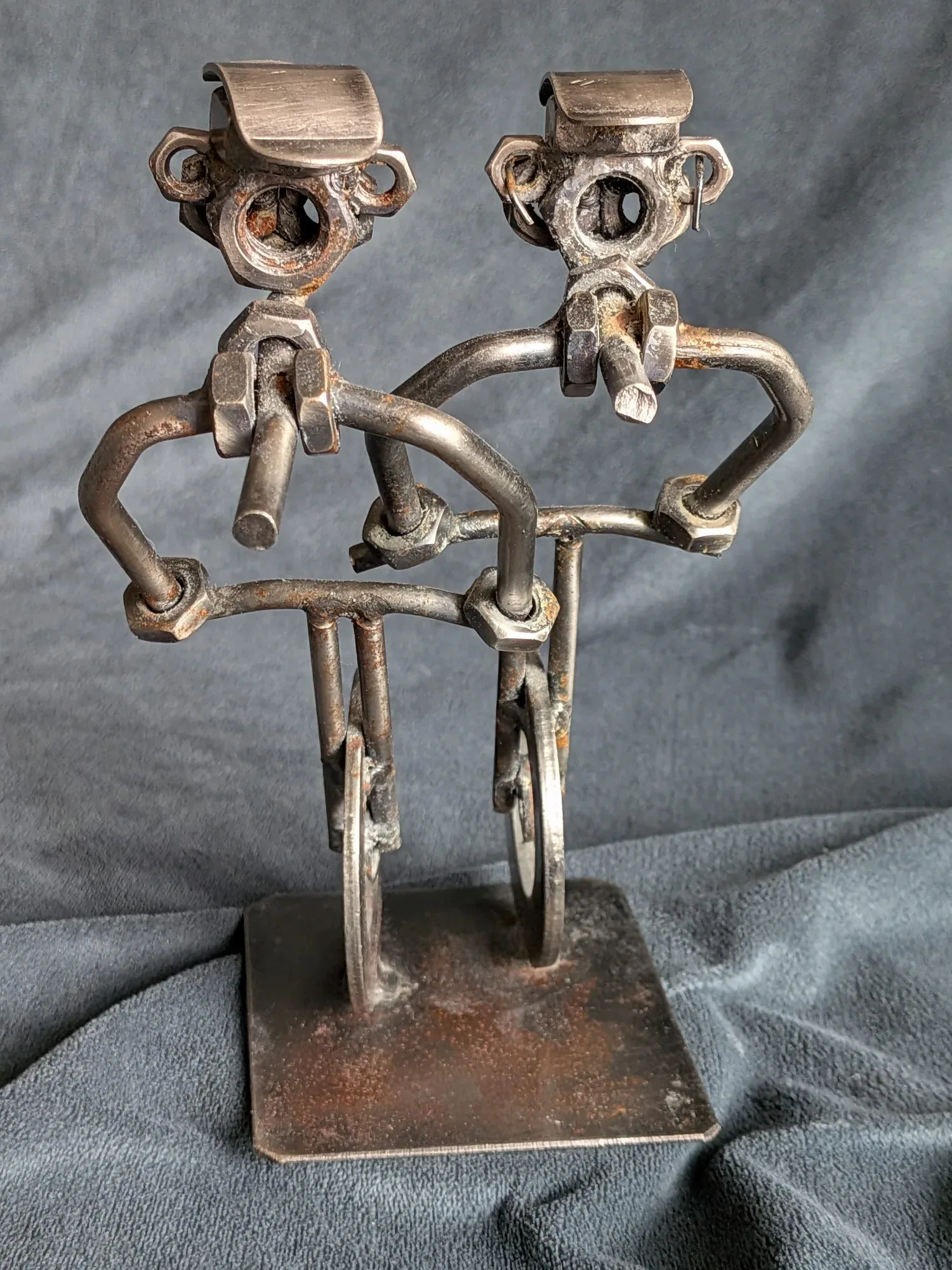 Unik Metallskulptur: Cyklande Par - Bild 5