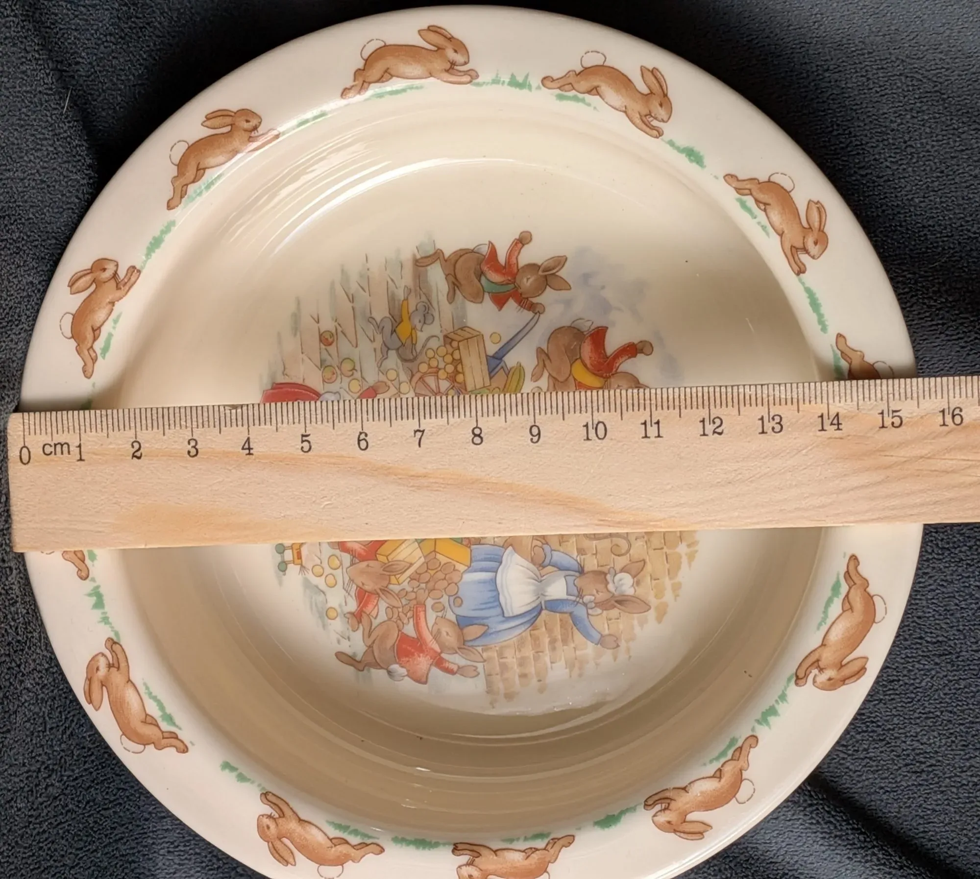 Charmig Royal Doulton Bunnykins Barnskål i Benporslin - Bild 5
