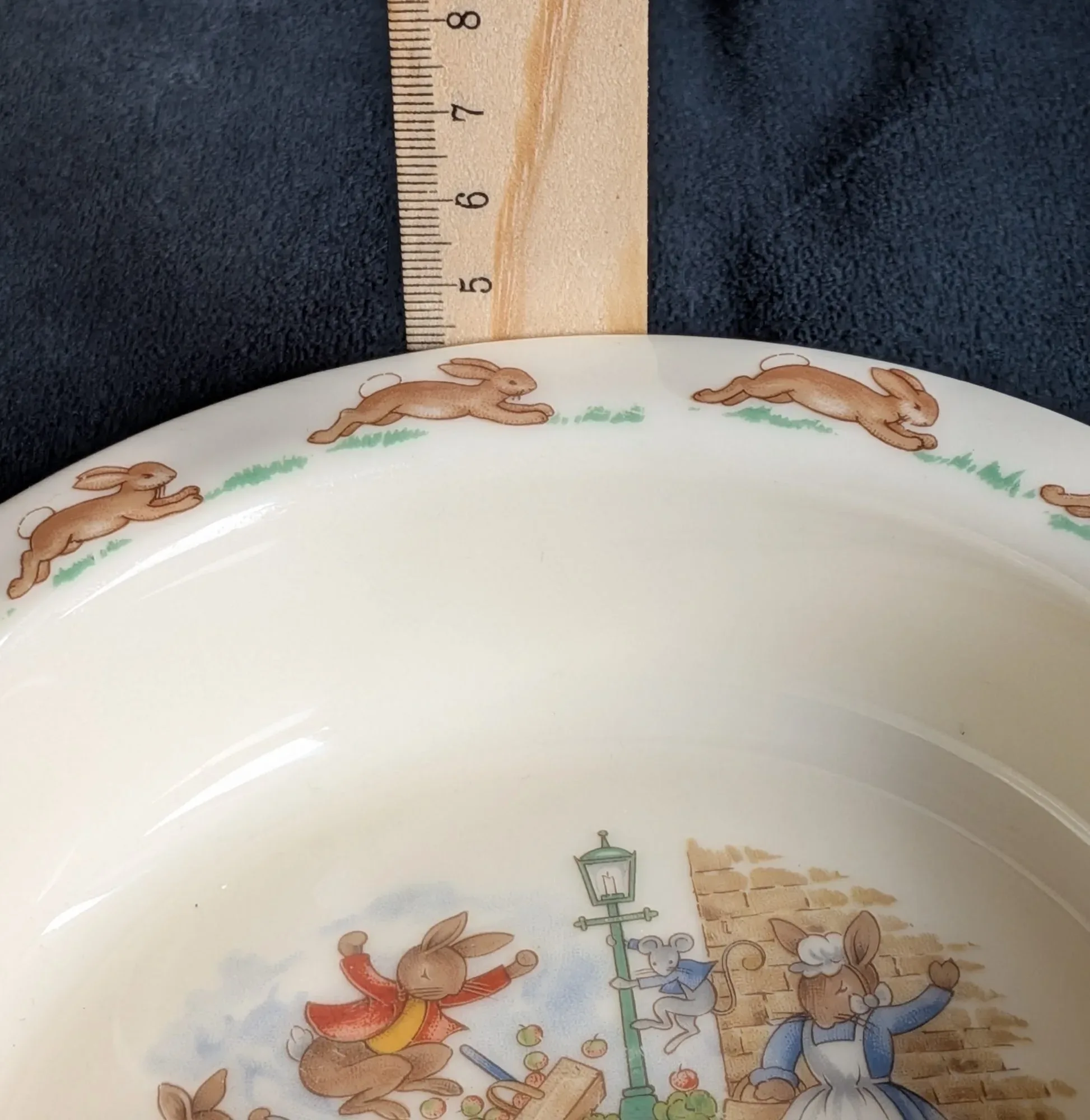 Charmig Royal Doulton Bunnykins Barnskål i Benporslin - Bild 4