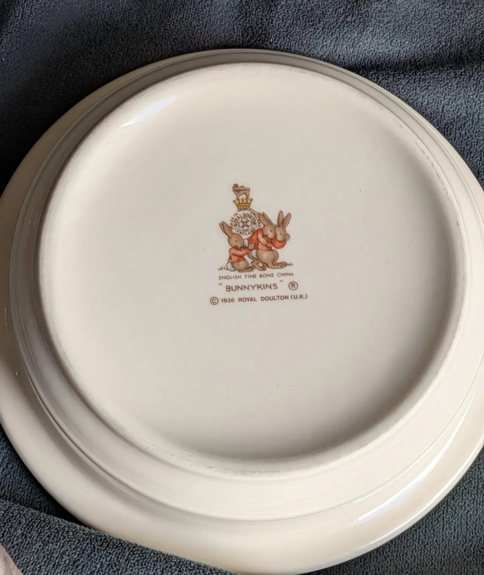 Charmig Royal Doulton Bunnykins Barnskål i Benporslin - Bild 2