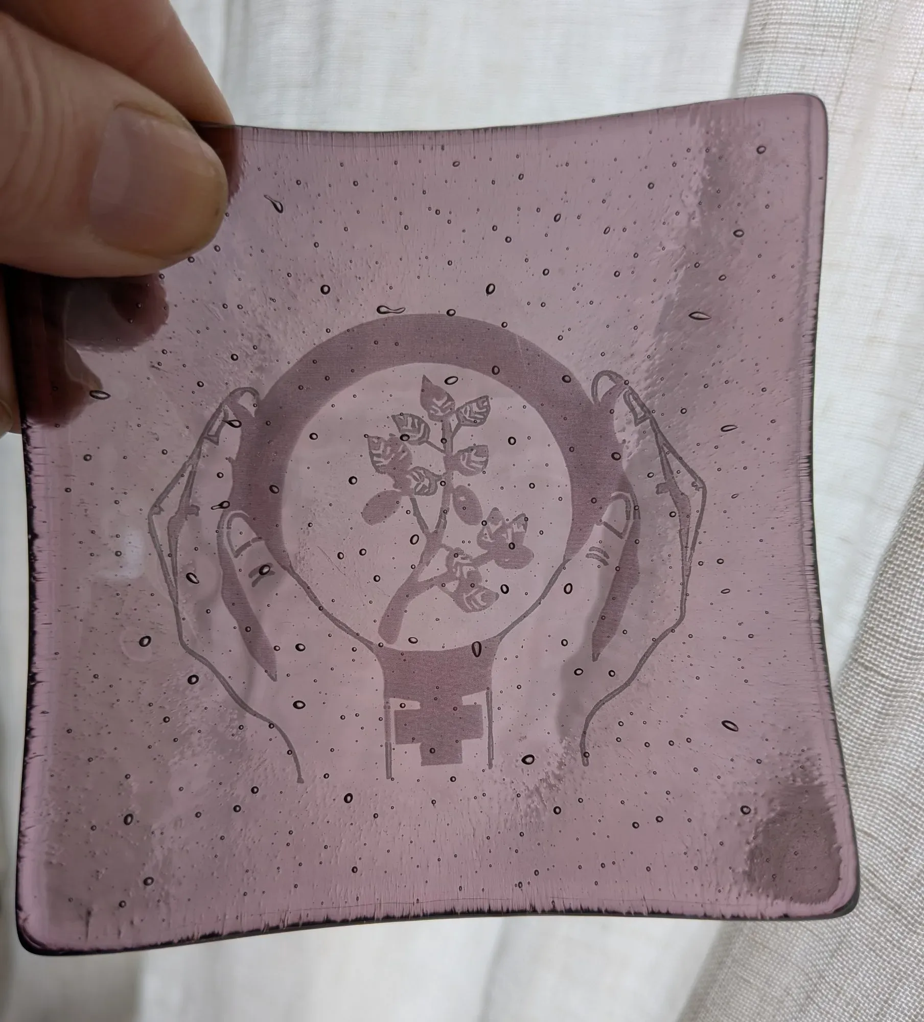 Unik Lila Glasskål med Växt- & Feministsymbol - Bild 2