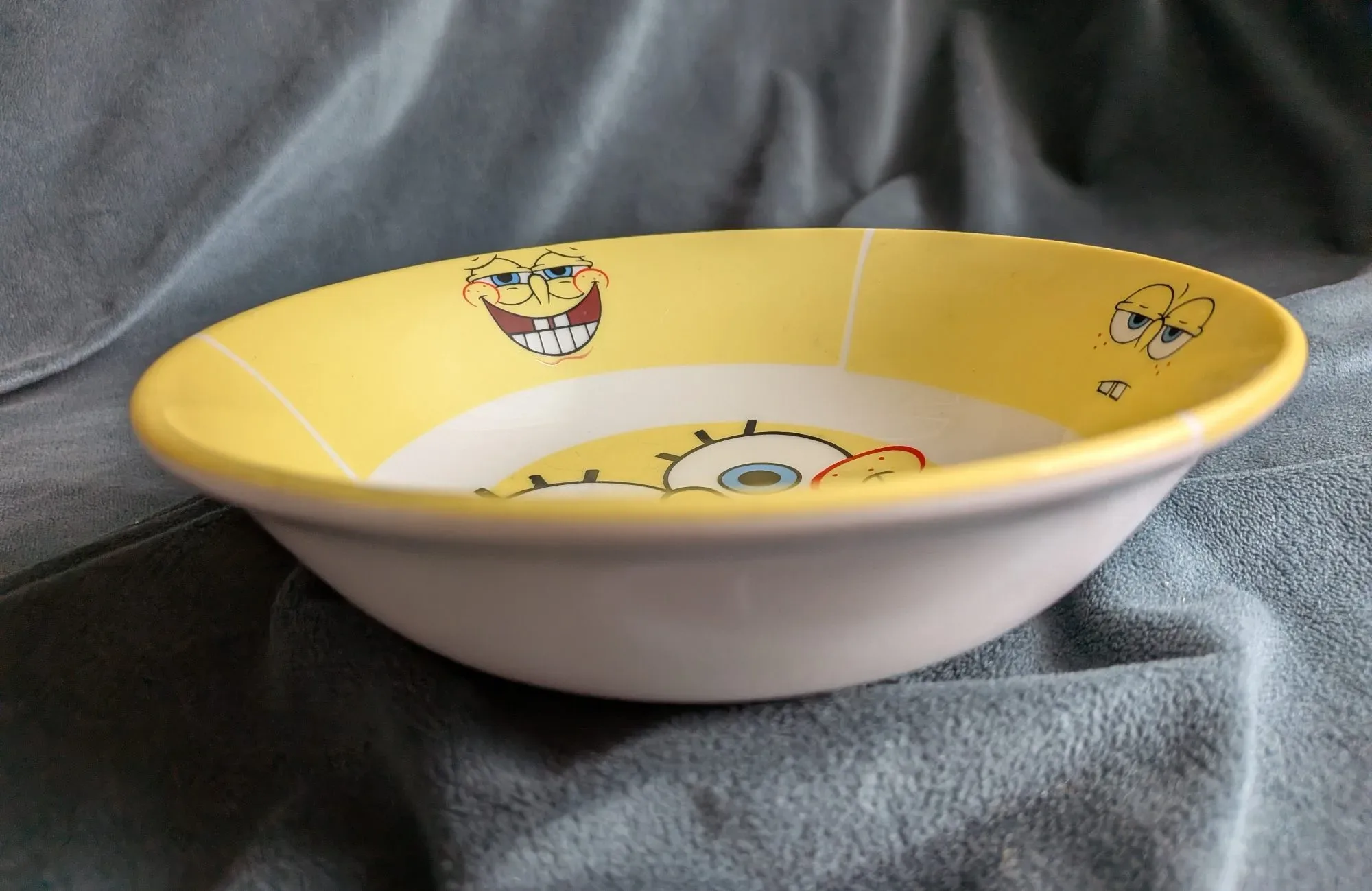 Vintage SpongeBob Skål i Keramik – Gul med Glada Ansikten - Bild 6